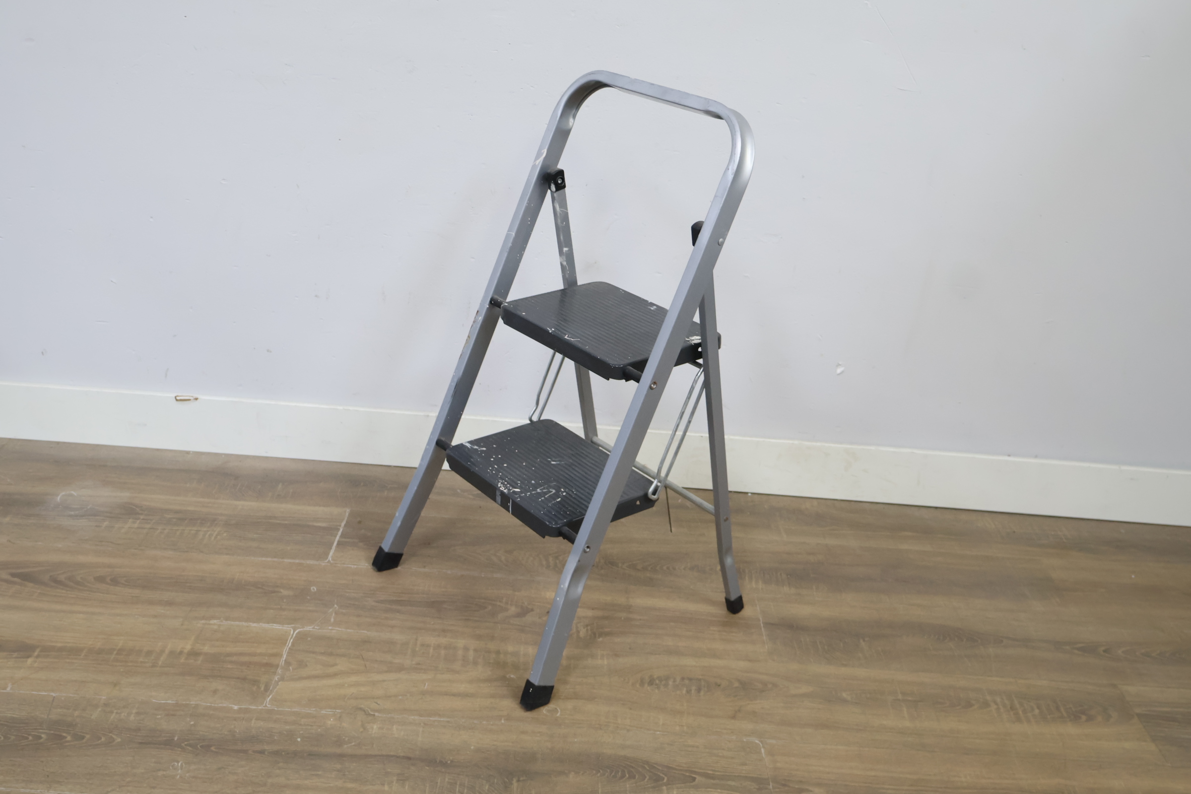 Opvouwbare huishoudtrap met twee treden'' – foto 9 – kavel bij GSD Auctions, Zoeterwoude