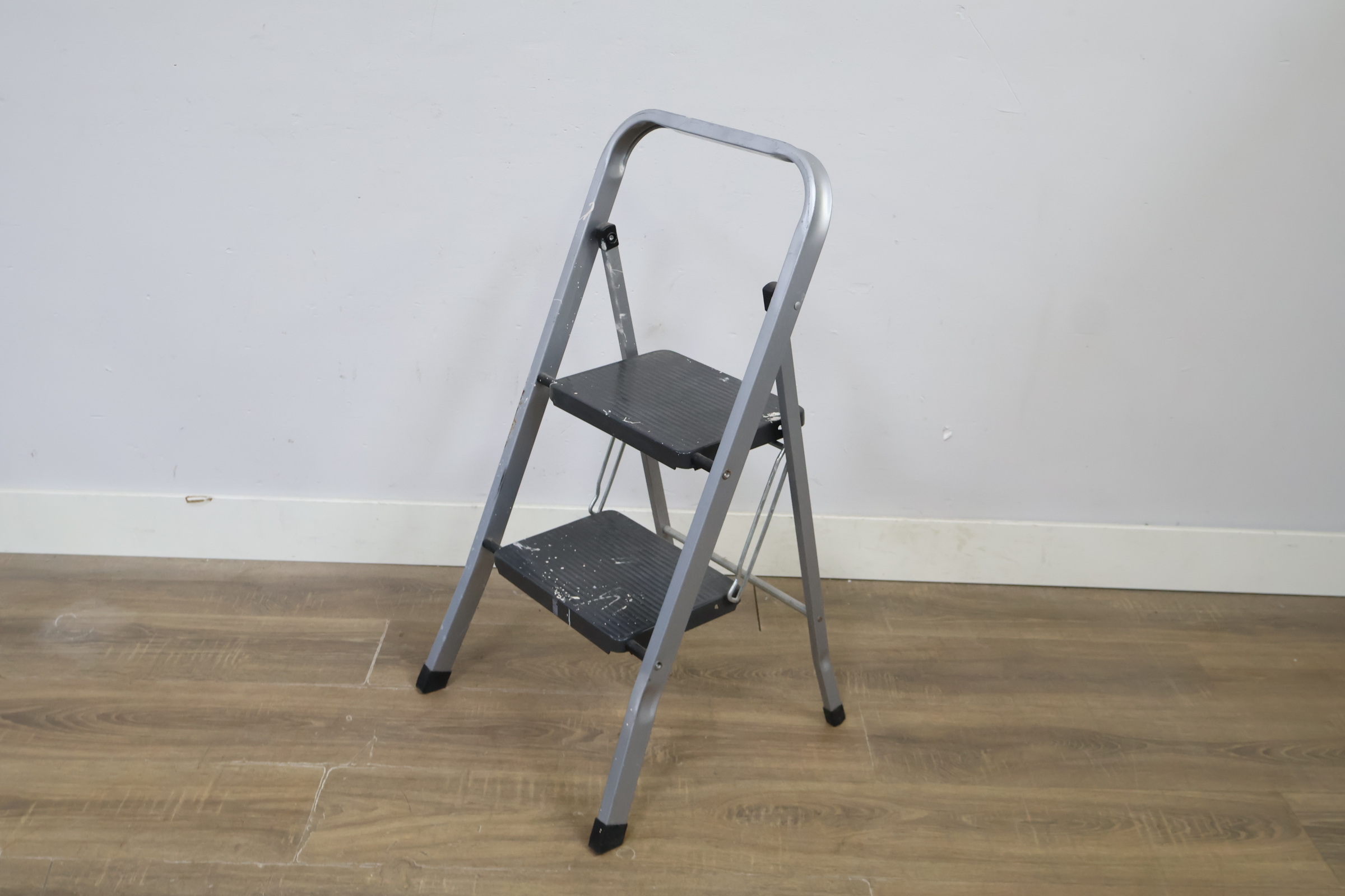 Opvouwbare huishoudtrap met twee treden'' – foto 10 – kavel bij GSD Auctions, Zoeterwoude