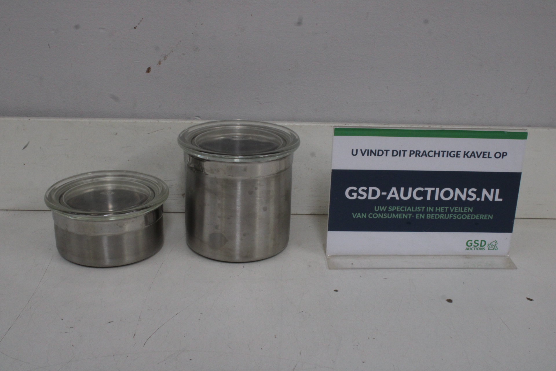 2 roestvrijstalen bewaarbakjes met glazen deksel'' – kavel bij GSD Auctions, Zoeterwoude