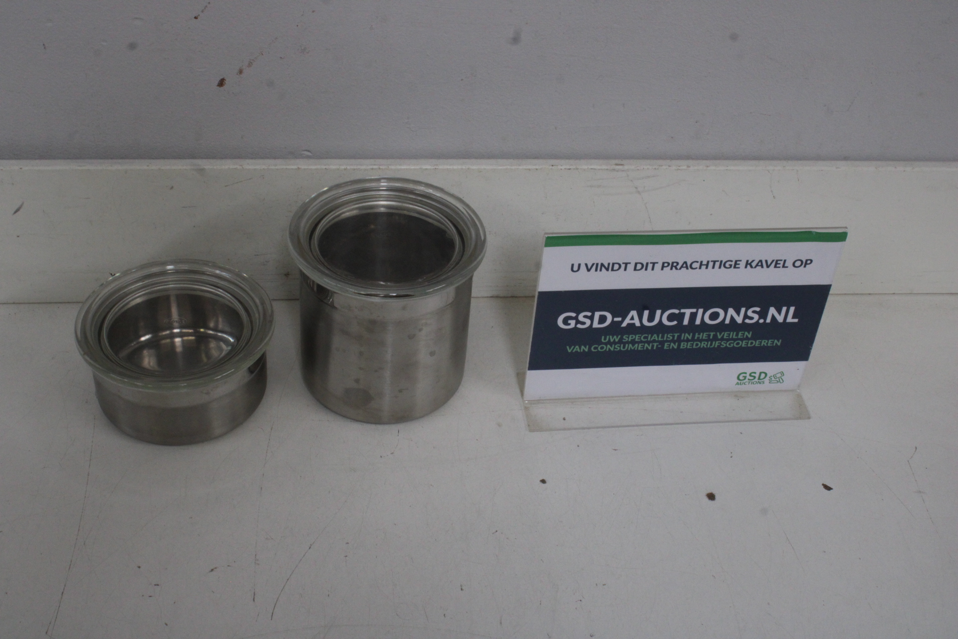 2 roestvrijstalen bewaarbakjes met glazen deksel'' – foto 2 – kavel bij GSD Auctions, Zoeterwoude