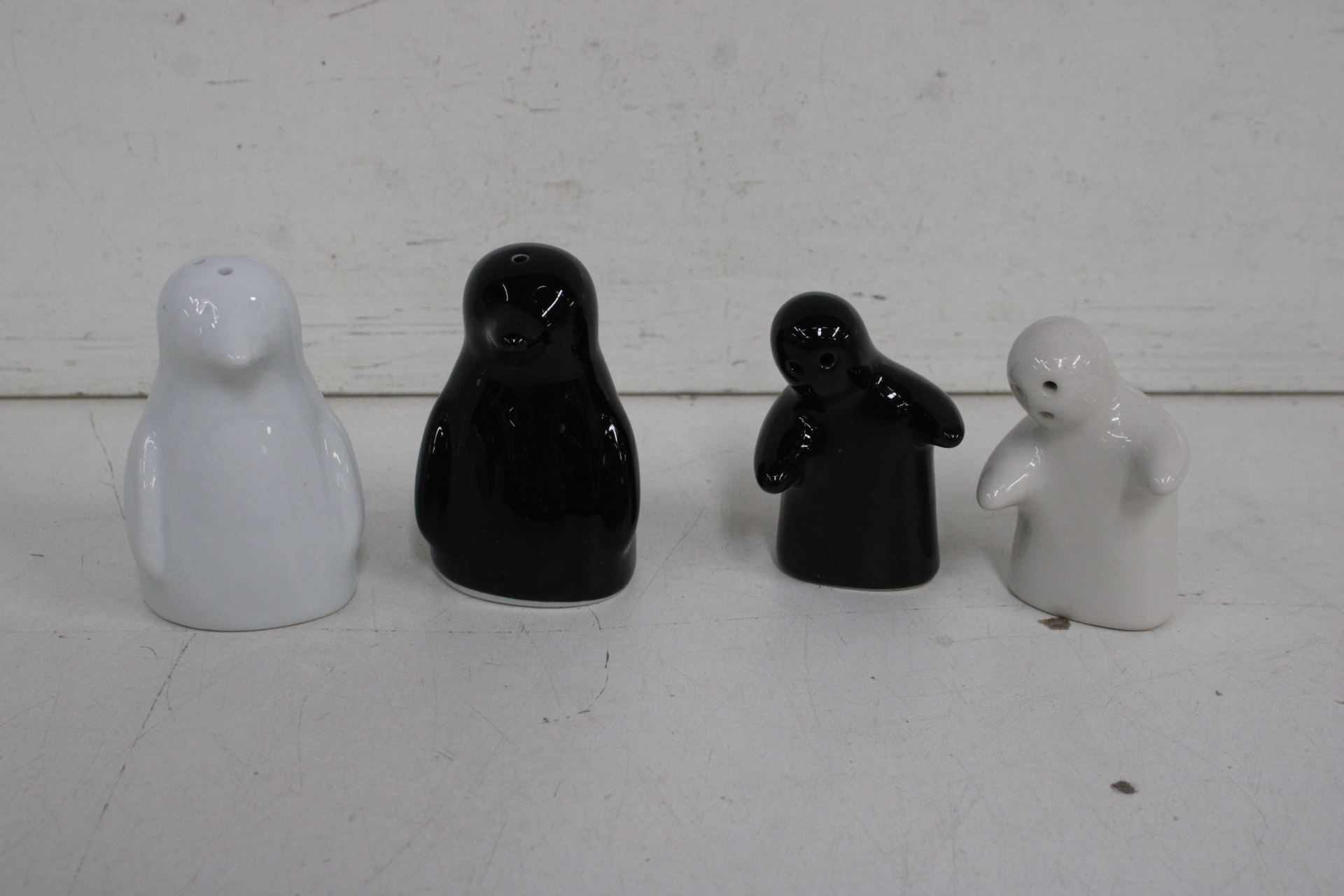 Set keramische peper- en zoutvaatjes figuren'' – foto 3 – kavel bij GSD Auctions, Zoeterwoude