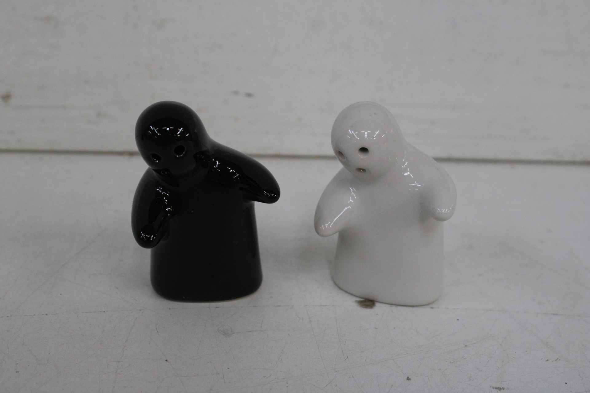 Set keramische peper- en zoutvaatjes figuren'' – foto 5 – kavel bij GSD Auctions, Zoeterwoude