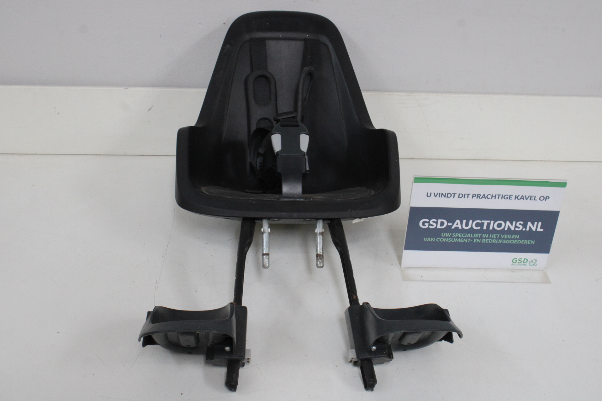 Kinderfietsstoel zwart met voetsteunen'' – foto 2 – kavel bij GSD Auctions, Zoeterwoude