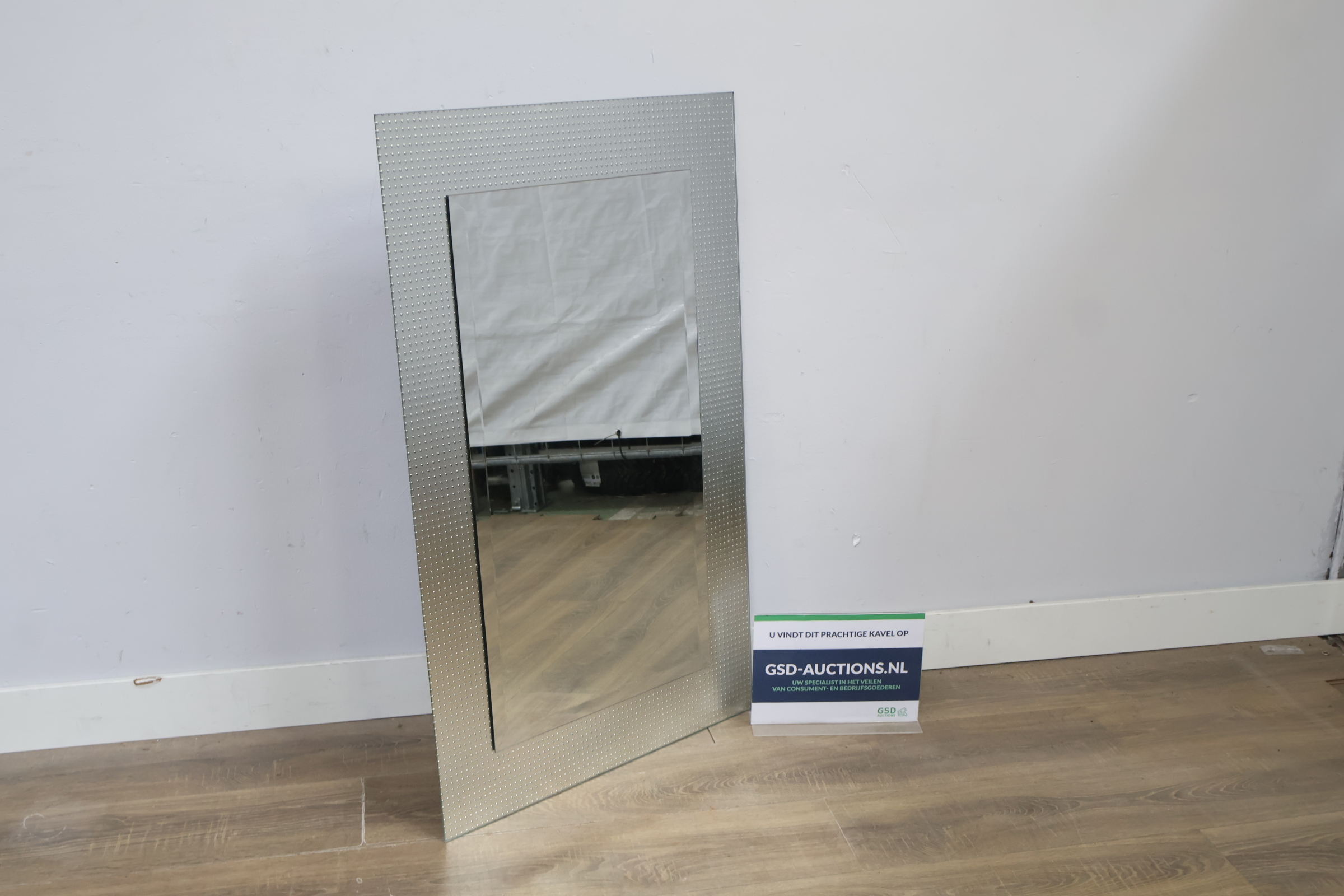 Groot rechthoekige spiegel met metalen kader'' – foto 2 – kavel bij GSD Auctions, Zoeterwoude