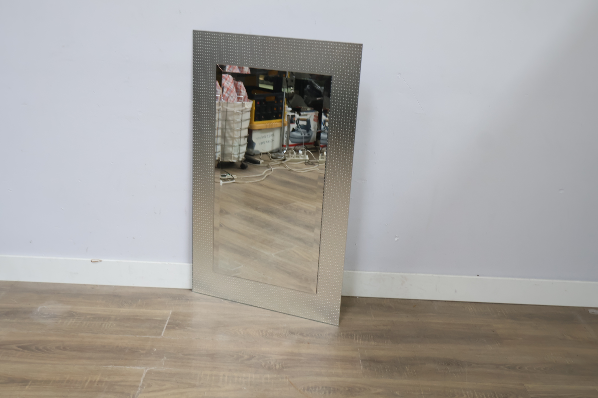 Groot rechthoekige spiegel met metalen kader'' – foto 3 – kavel bij GSD Auctions, Zoeterwoude