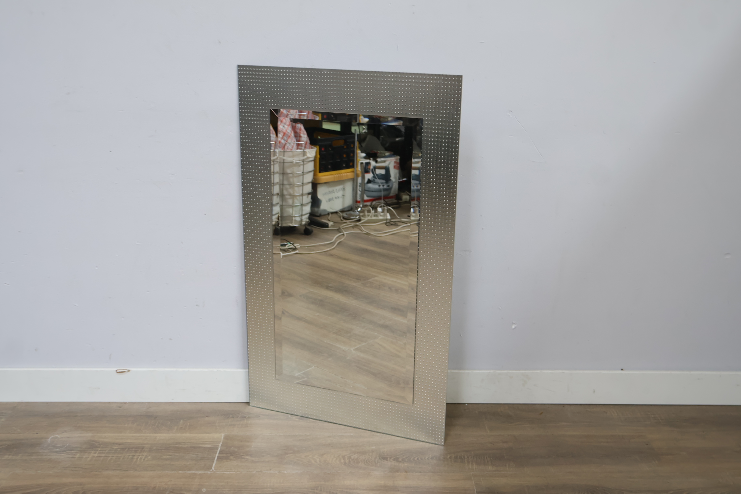 Groot rechthoekige spiegel met metalen kader'' – foto 4 – kavel bij GSD Auctions, Zoeterwoude