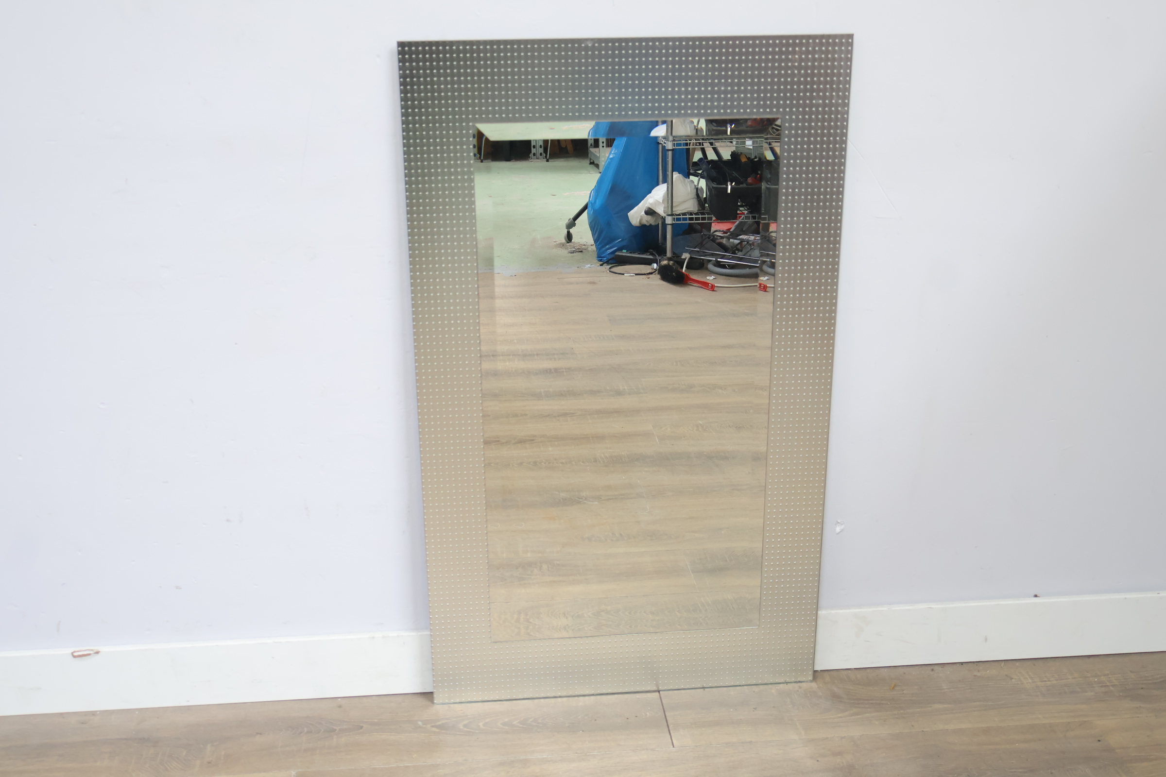 Groot rechthoekige spiegel met metalen kader'' – foto 7 – kavel bij GSD Auctions, Zoeterwoude