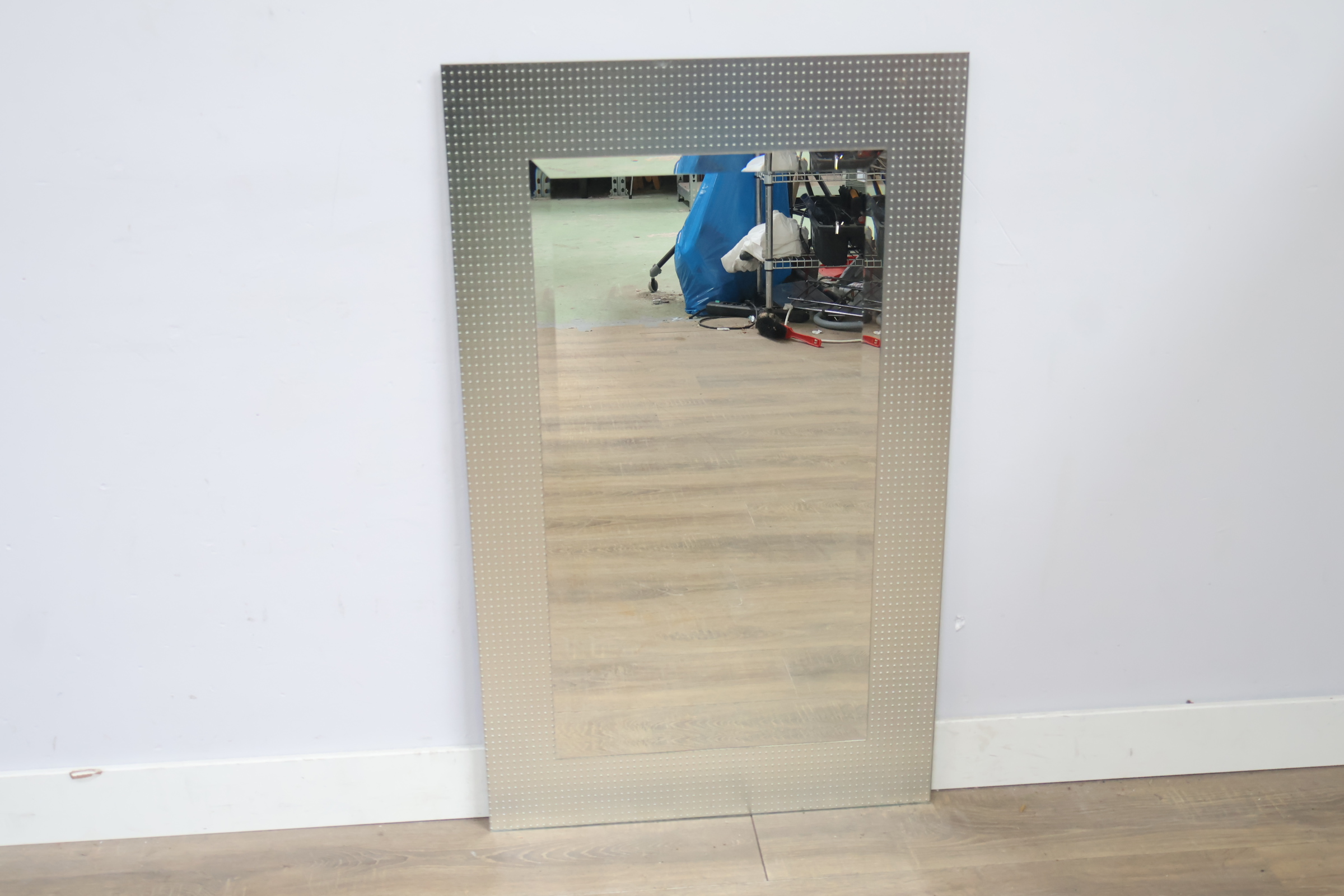 Groot rechthoekige spiegel met metalen kader'' – foto 8 – kavel bij GSD Auctions, Zoeterwoude