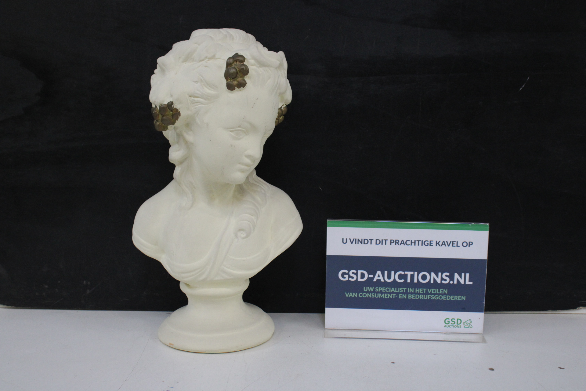 Buste van een meisje met bloemen'' – foto 2 – kavel bij GSD Auctions, Zoeterwoude