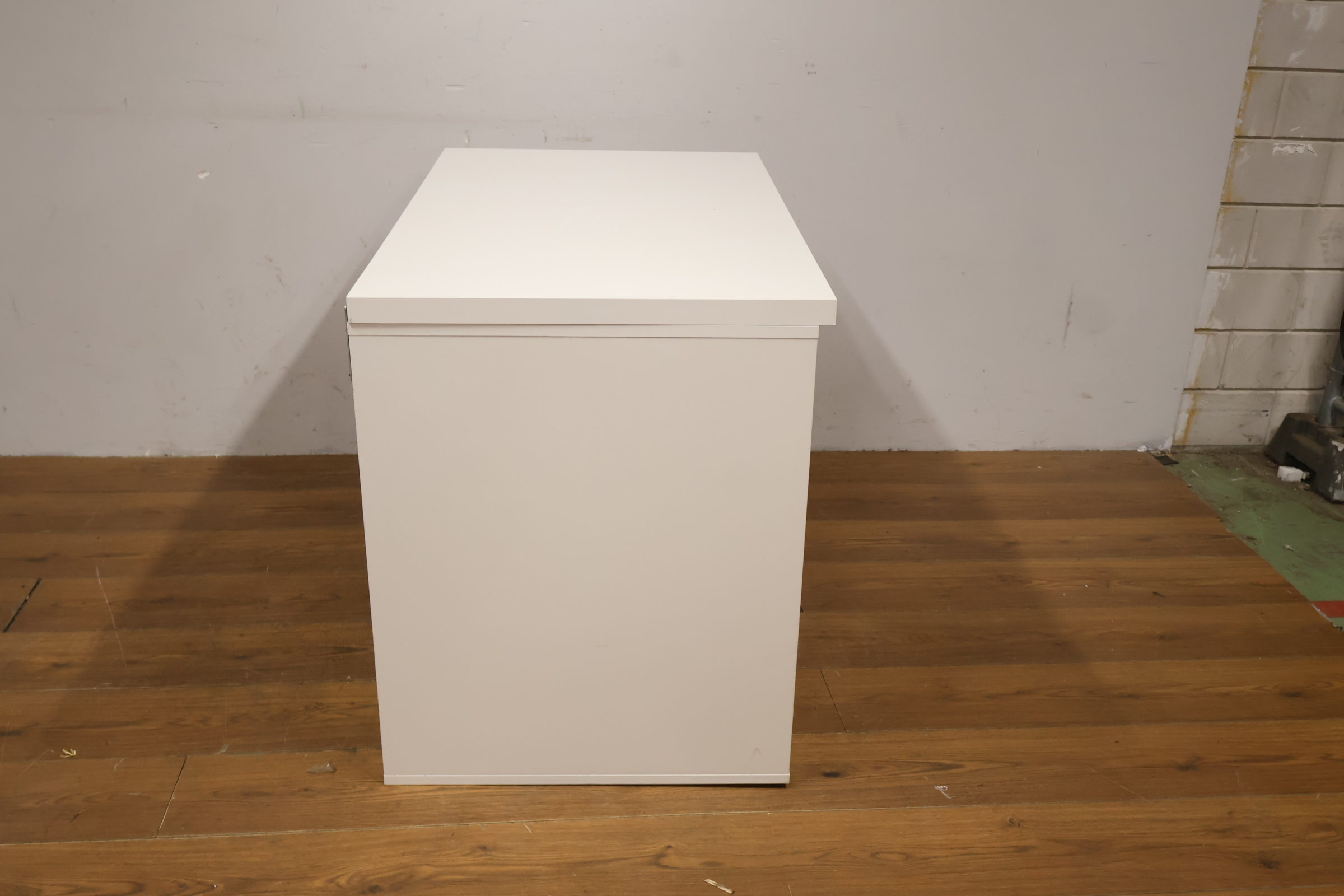 Wit modern bureau met ladenblok'' – foto 3 – kavel bij GSD Auctions, Zoeterwoude