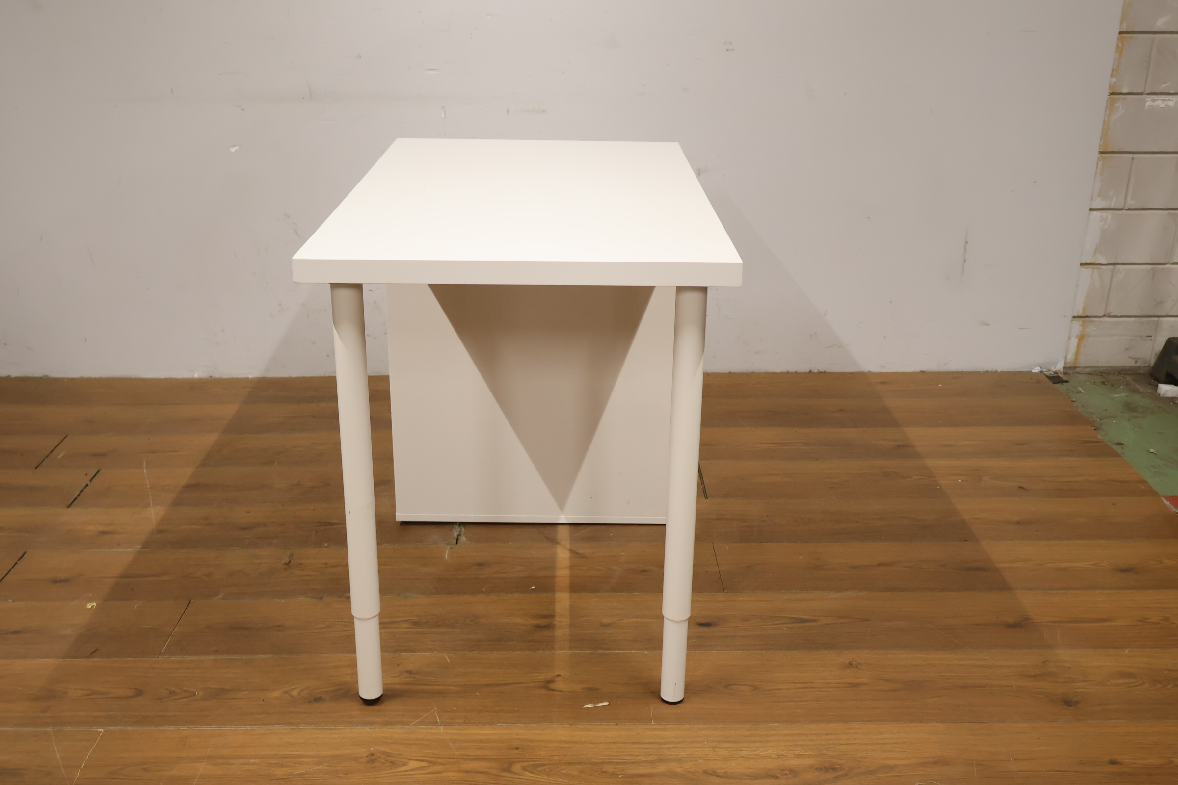 Wit modern bureau met ladenblok'' – foto 7 – kavel bij GSD Auctions, Zoeterwoude