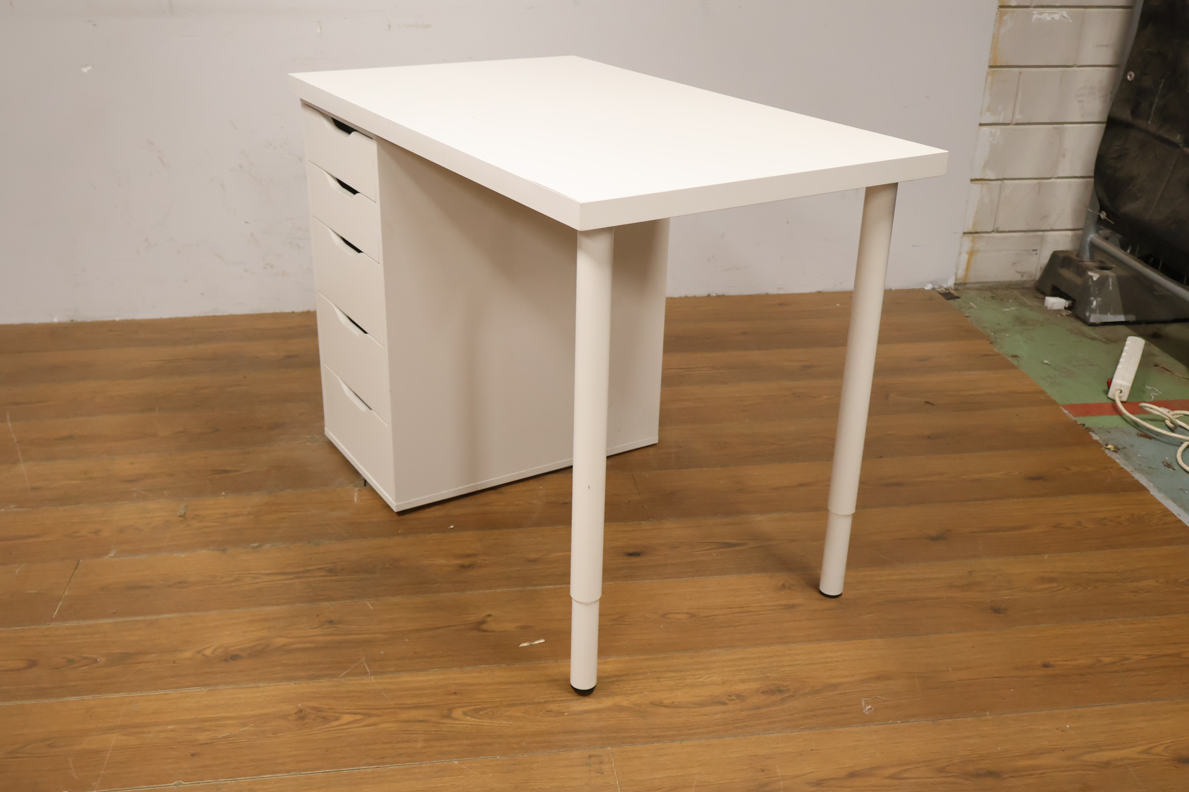 Wit modern bureau met ladenblok'' – foto 9 – kavel bij GSD Auctions, Zoeterwoude