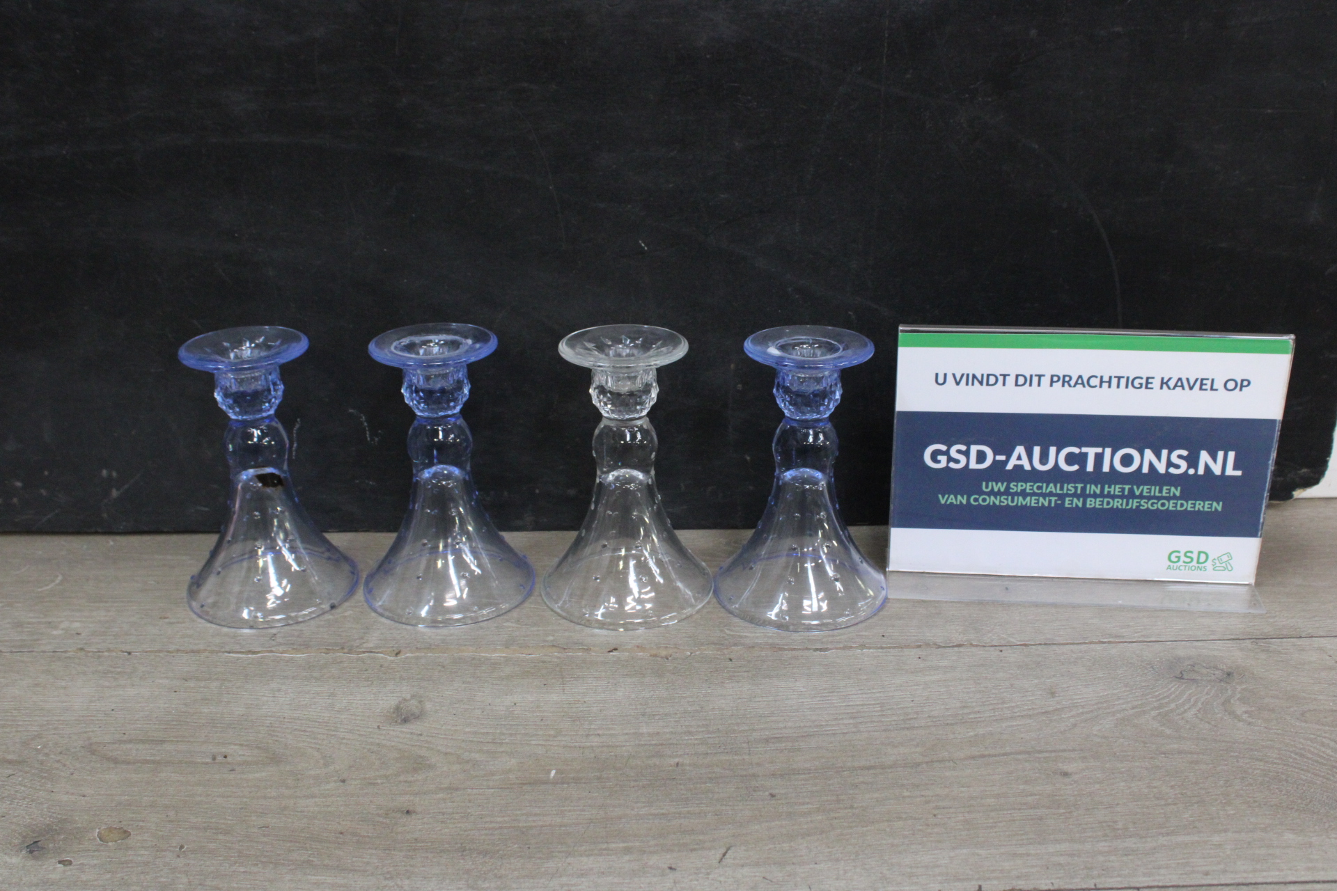 Set van vier glazen kandelaars'' – kavel bij GSD Auctions, Zoeterwoude
