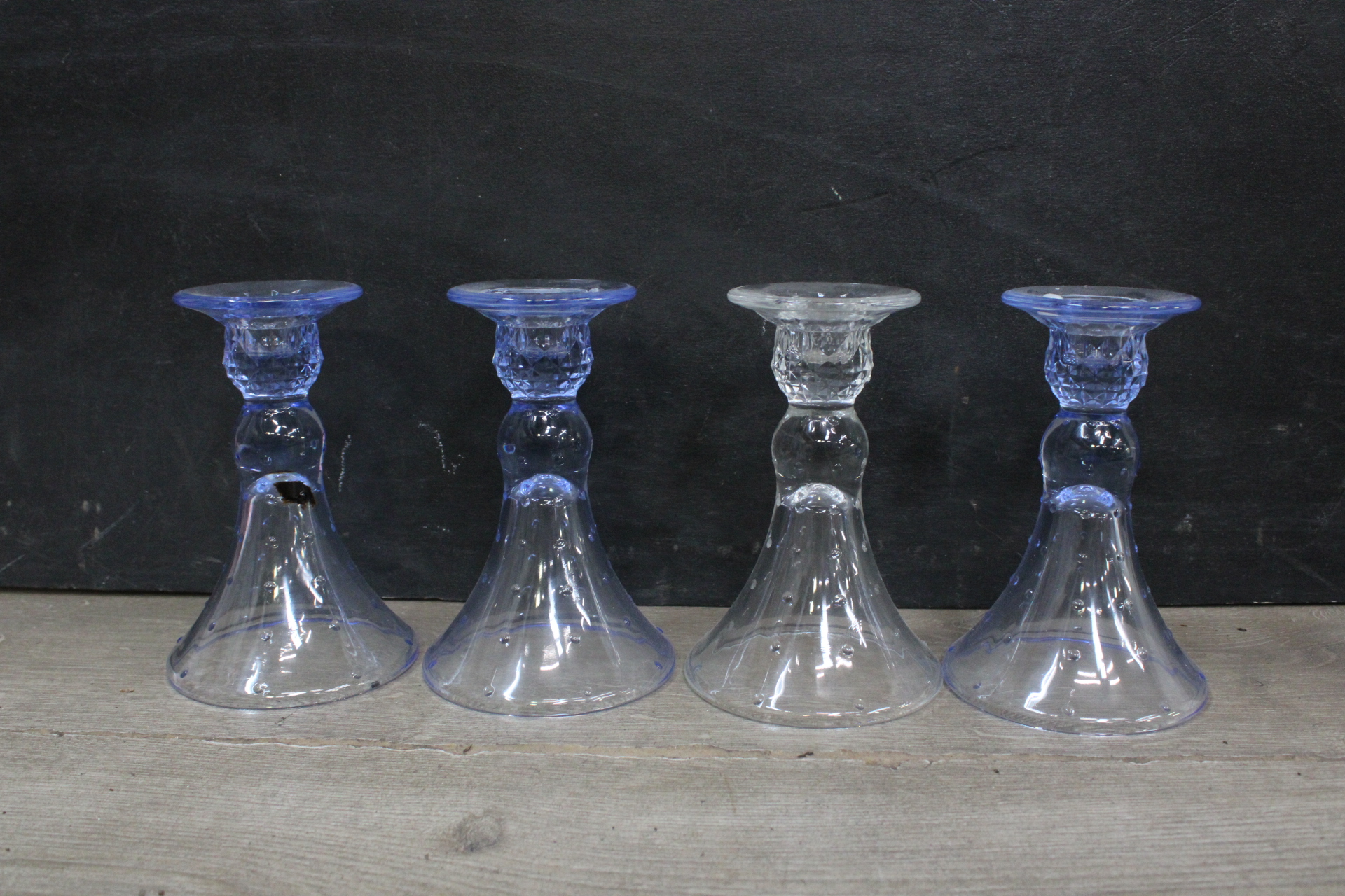 Set van vier glazen kandelaars'' – foto 2 – kavel bij GSD Auctions, Zoeterwoude