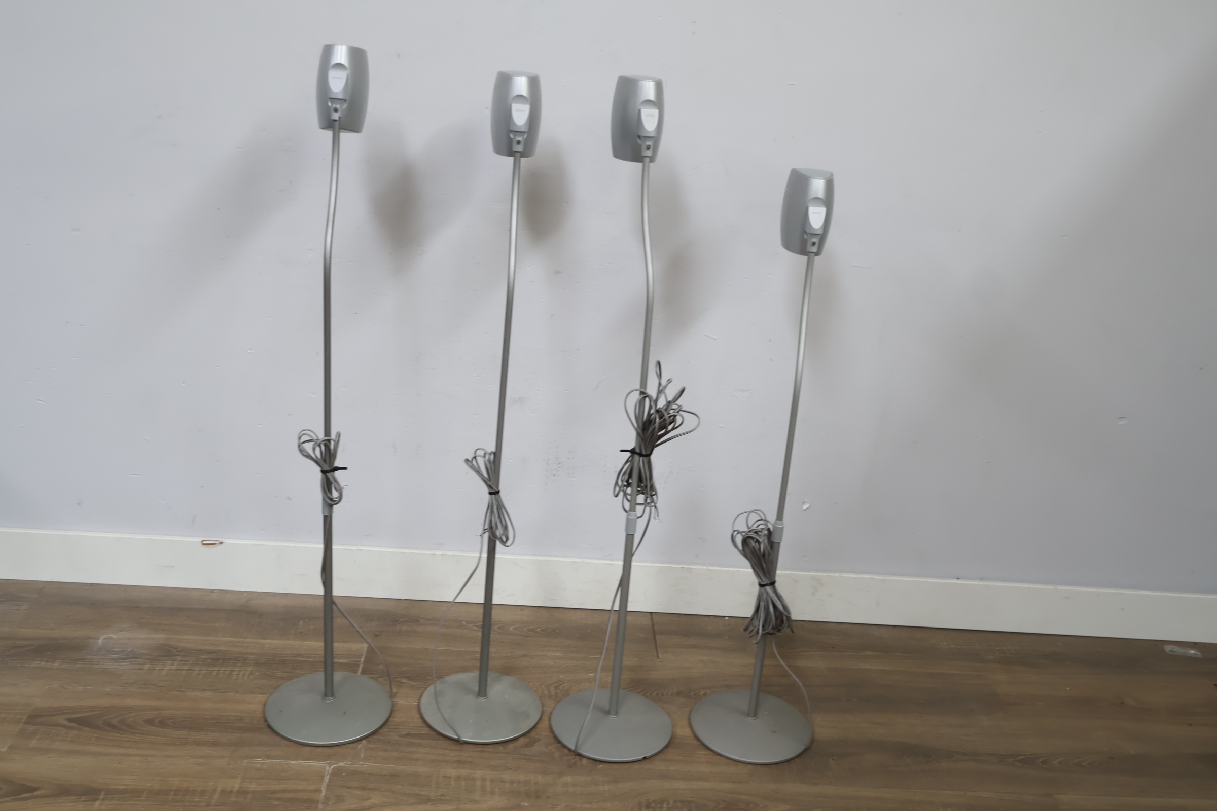 Set van vier Philips luidsprekers op standaards'' – foto 4 – kavel bij GSD Auctions, Zoeterwoude