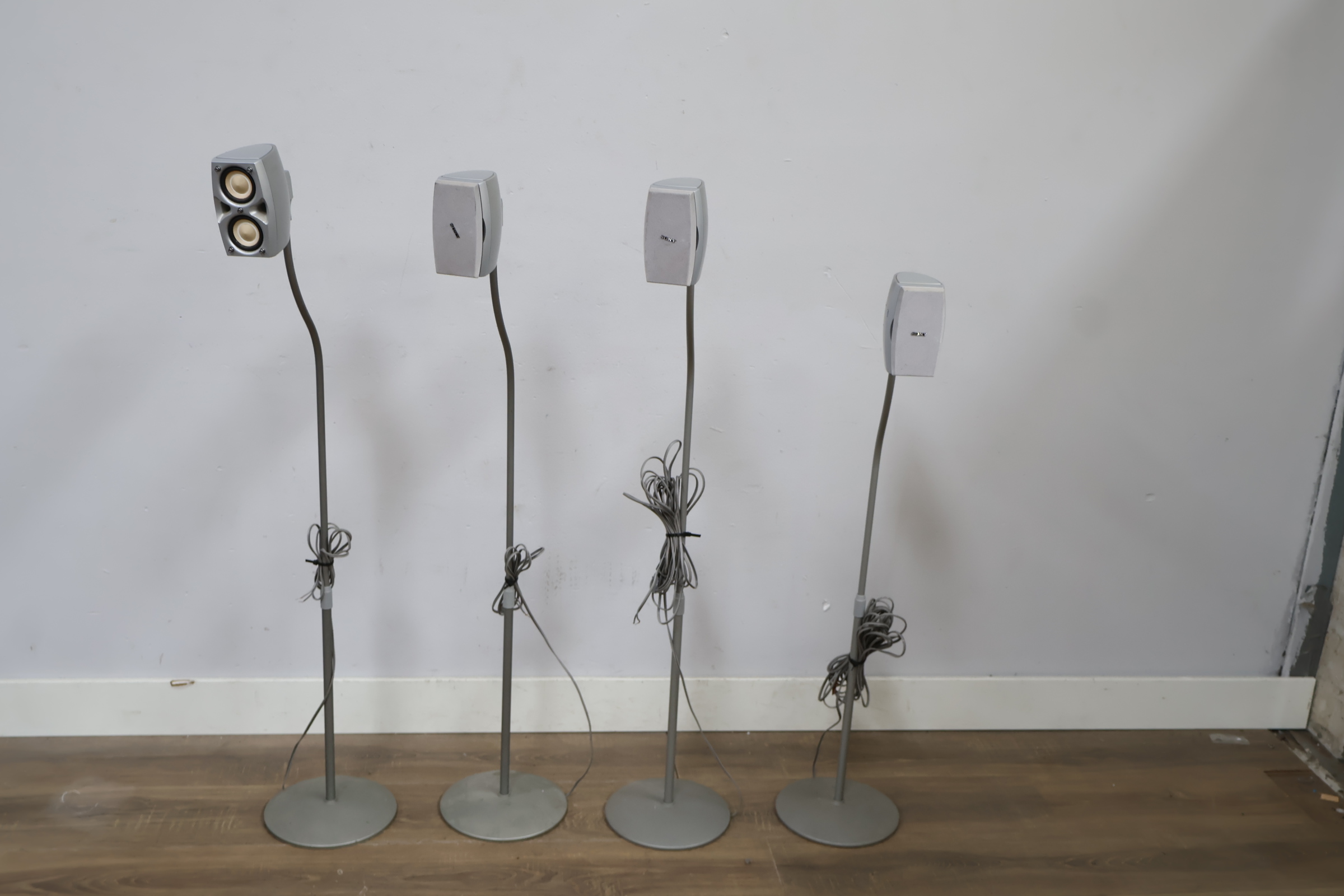 Set van vier Philips luidsprekers op standaards'' – foto 8 – kavel bij GSD Auctions, Zoeterwoude