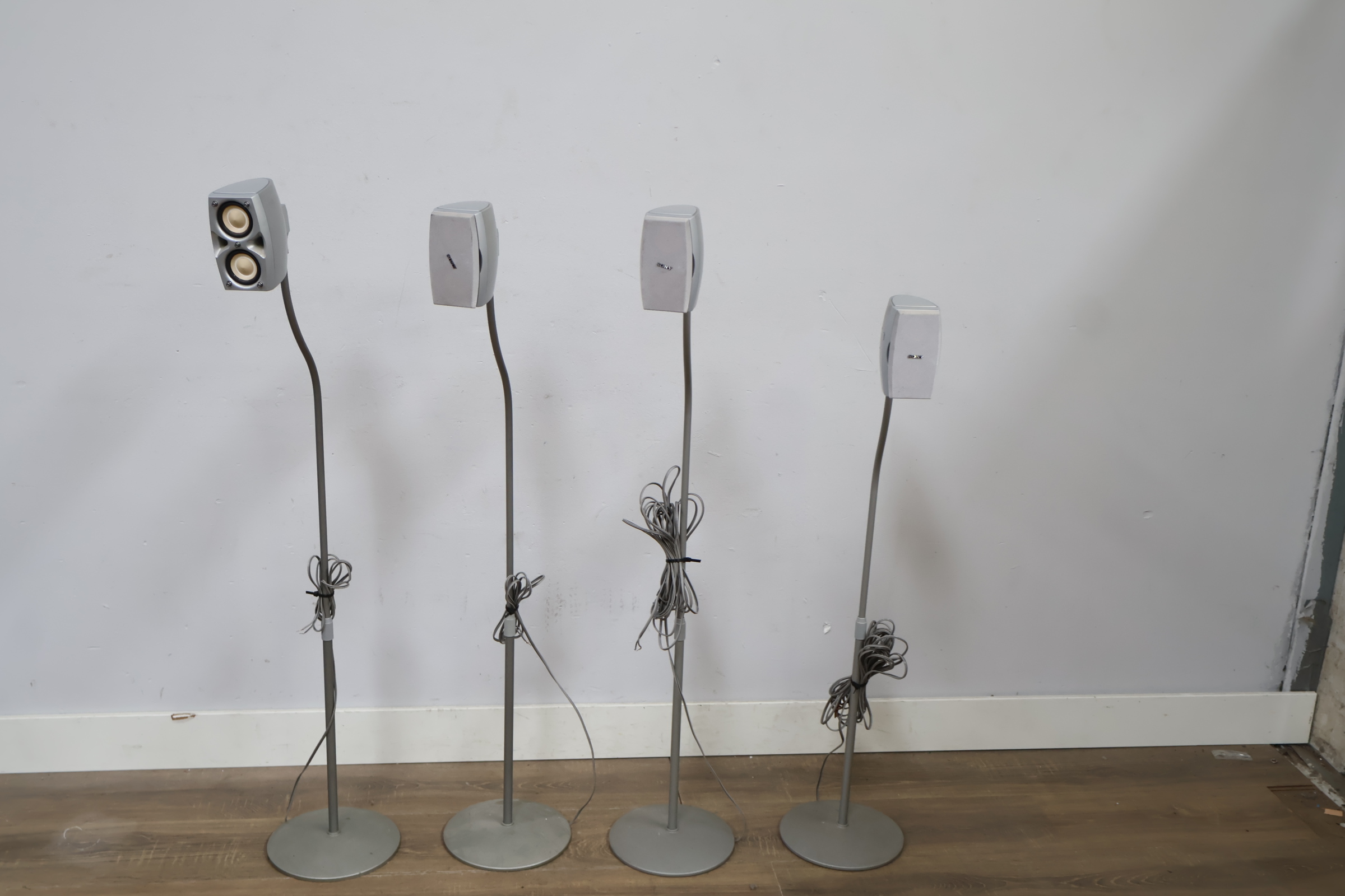 Set van vier Philips luidsprekers op standaards'' – foto 9 – kavel bij GSD Auctions, Zoeterwoude