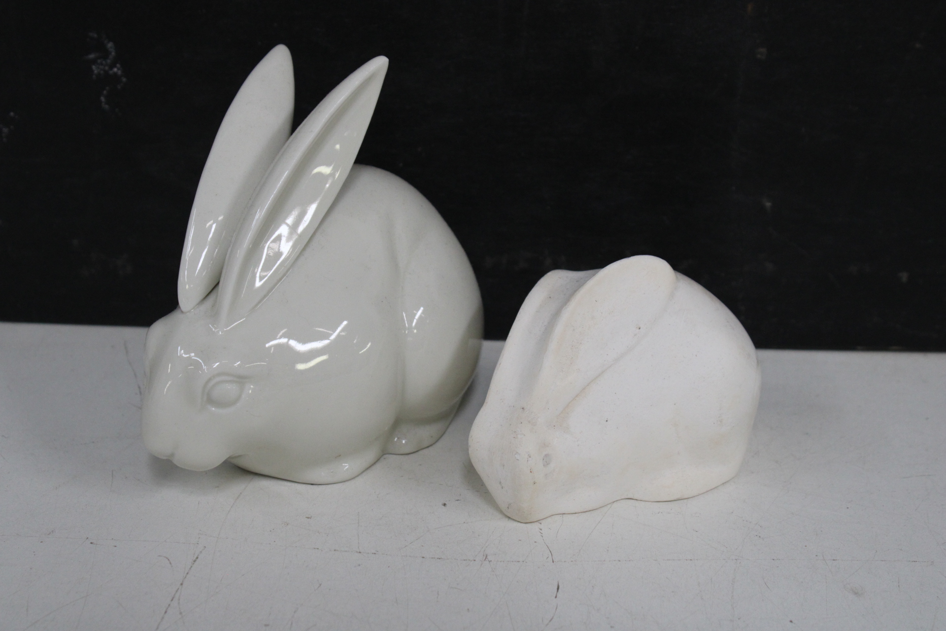 Twee keramische beeldjes van konijnen'' – foto 3 – kavel bij GSD Auctions, Zoeterwoude