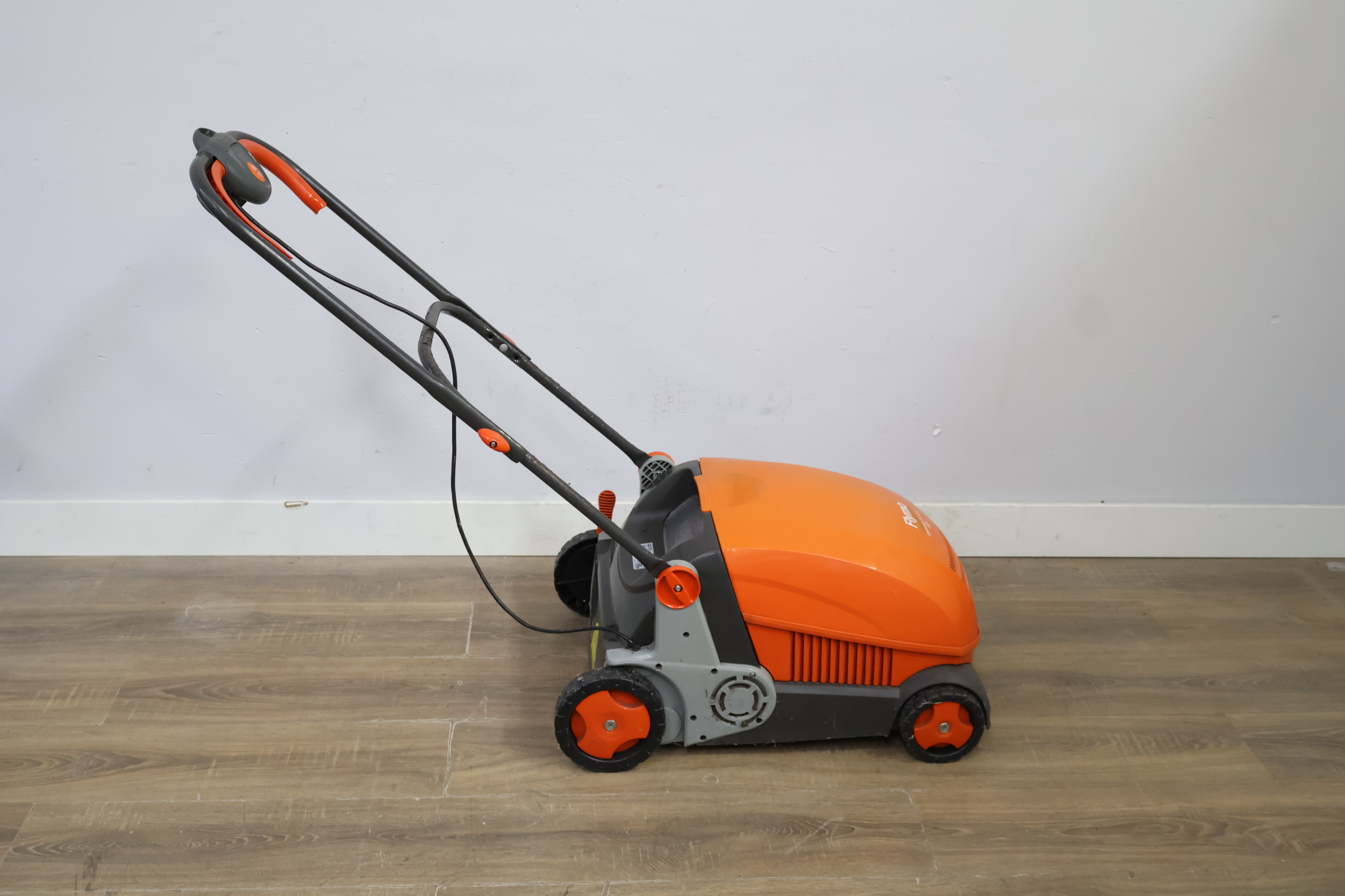 Flymo Lawnmower Compact 340 Grasmaaier'' – foto 3 – kavel bij GSD Auctions, Zoeterwoude