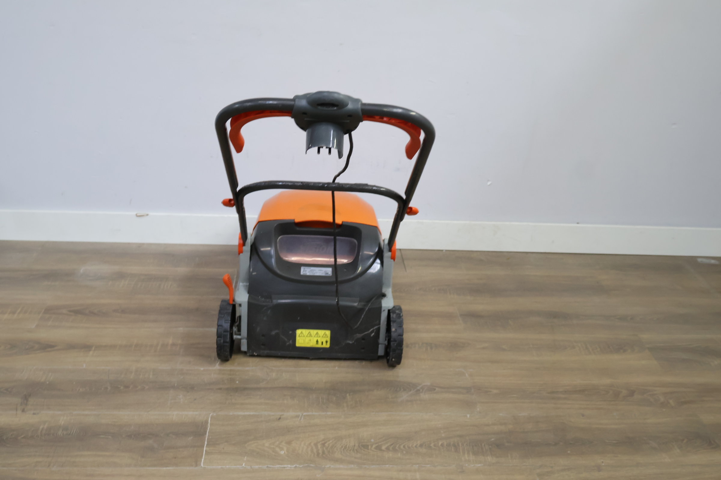 Flymo Lawnmower Compact 340 Grasmaaier'' – foto 5 – kavel bij GSD Auctions, Zoeterwoude