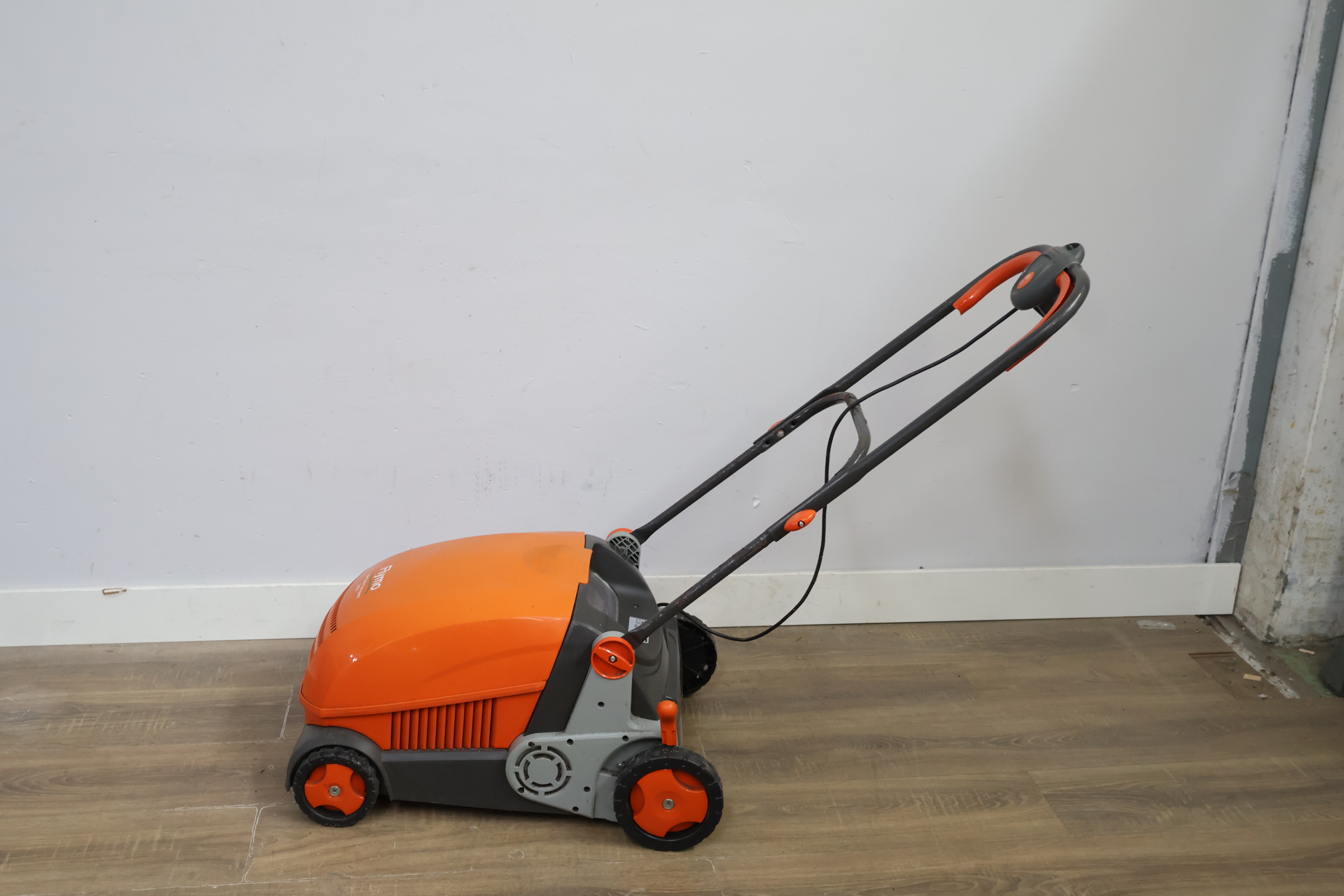 Flymo Lawnmower Compact 340 Grasmaaier'' – foto 8 – kavel bij GSD Auctions, Zoeterwoude