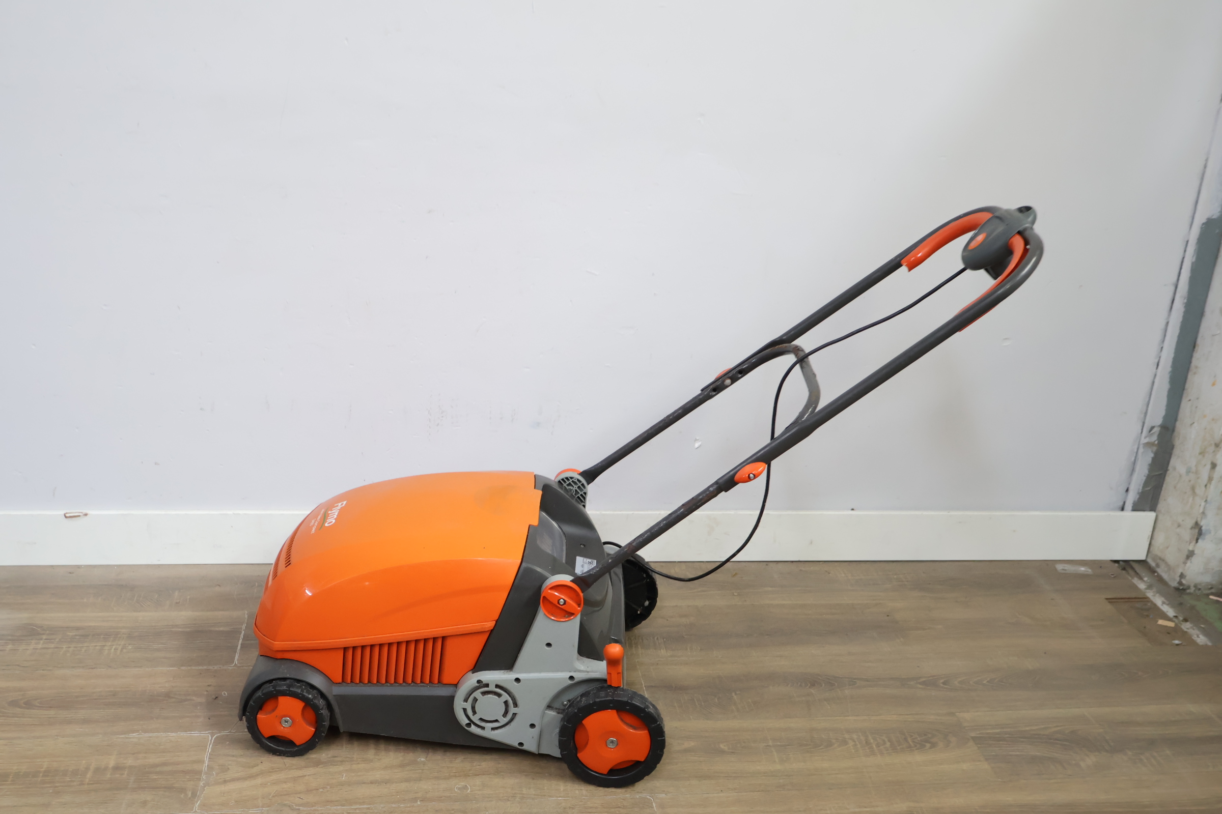 Flymo Lawnmower Compact 340 Grasmaaier'' – foto 9 – kavel bij GSD Auctions, Zoeterwoude