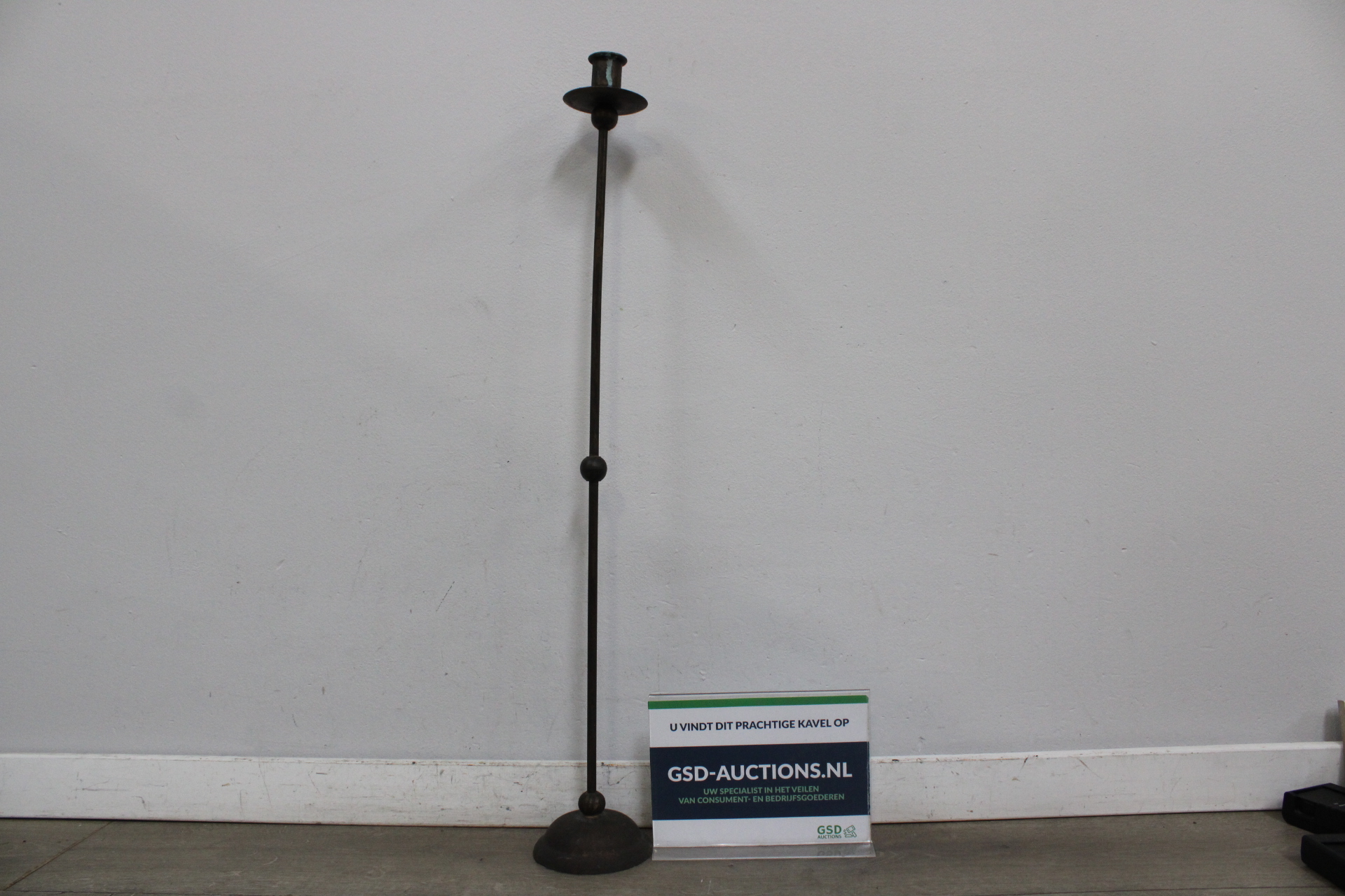 Smeedijzeren kandelaar hoge staand model'' – kavel bij GSD Auctions, Zoeterwoude