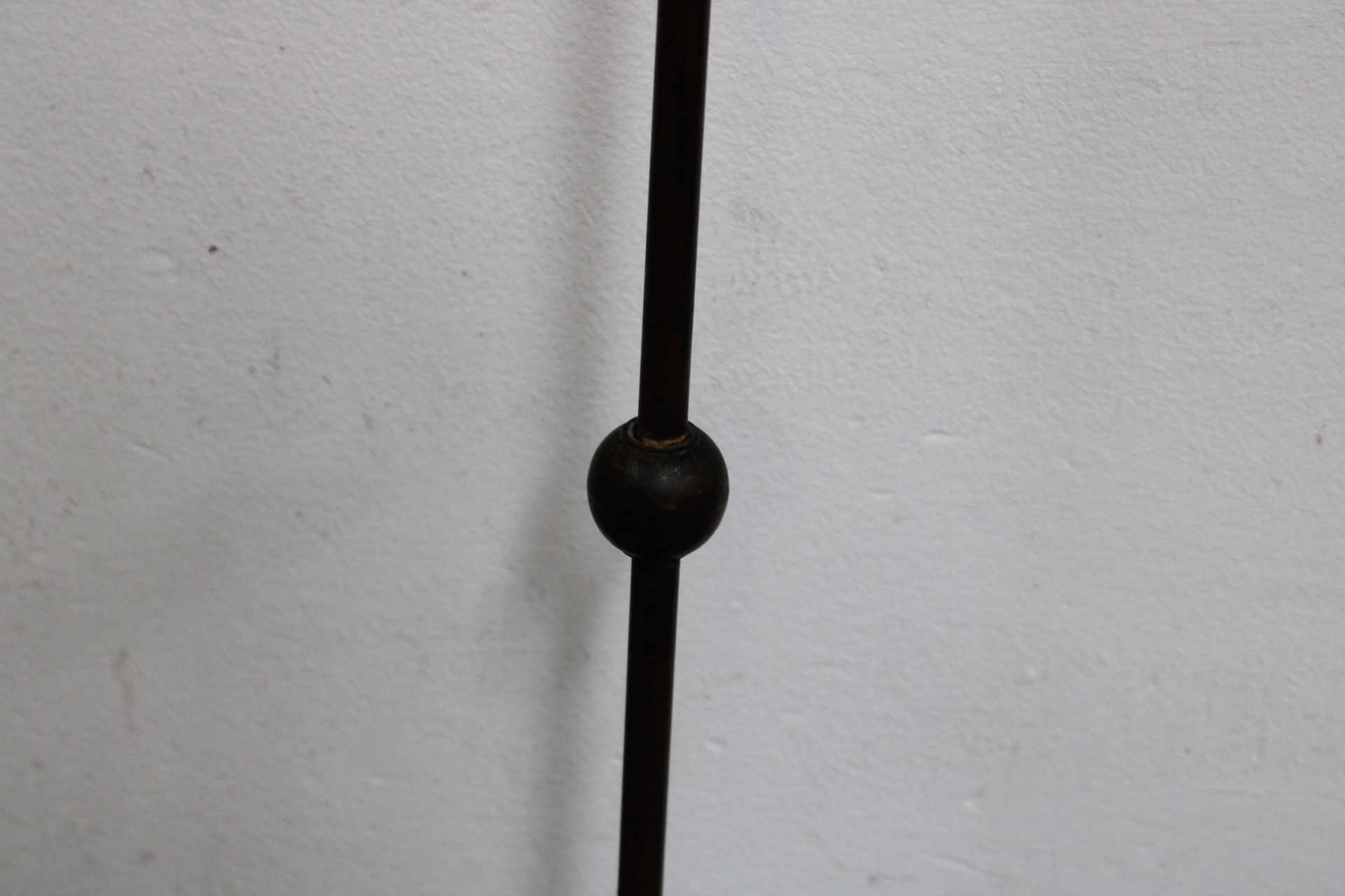 Smeedijzeren kandelaar hoge staand model'' – foto 4 – kavel bij GSD Auctions, Zoeterwoude