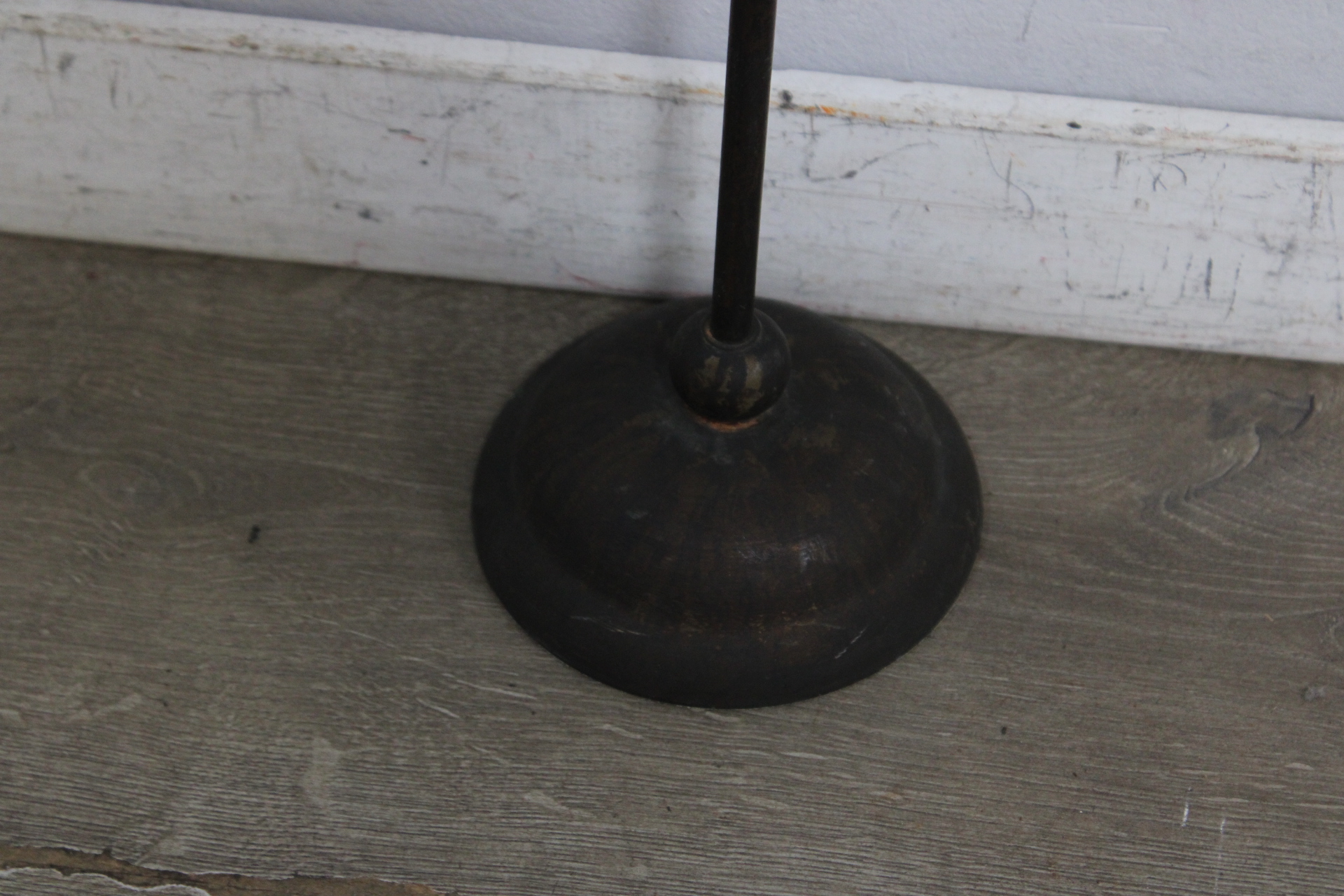 Smeedijzeren kandelaar hoge staand model'' – foto 5 – kavel bij GSD Auctions, Zoeterwoude