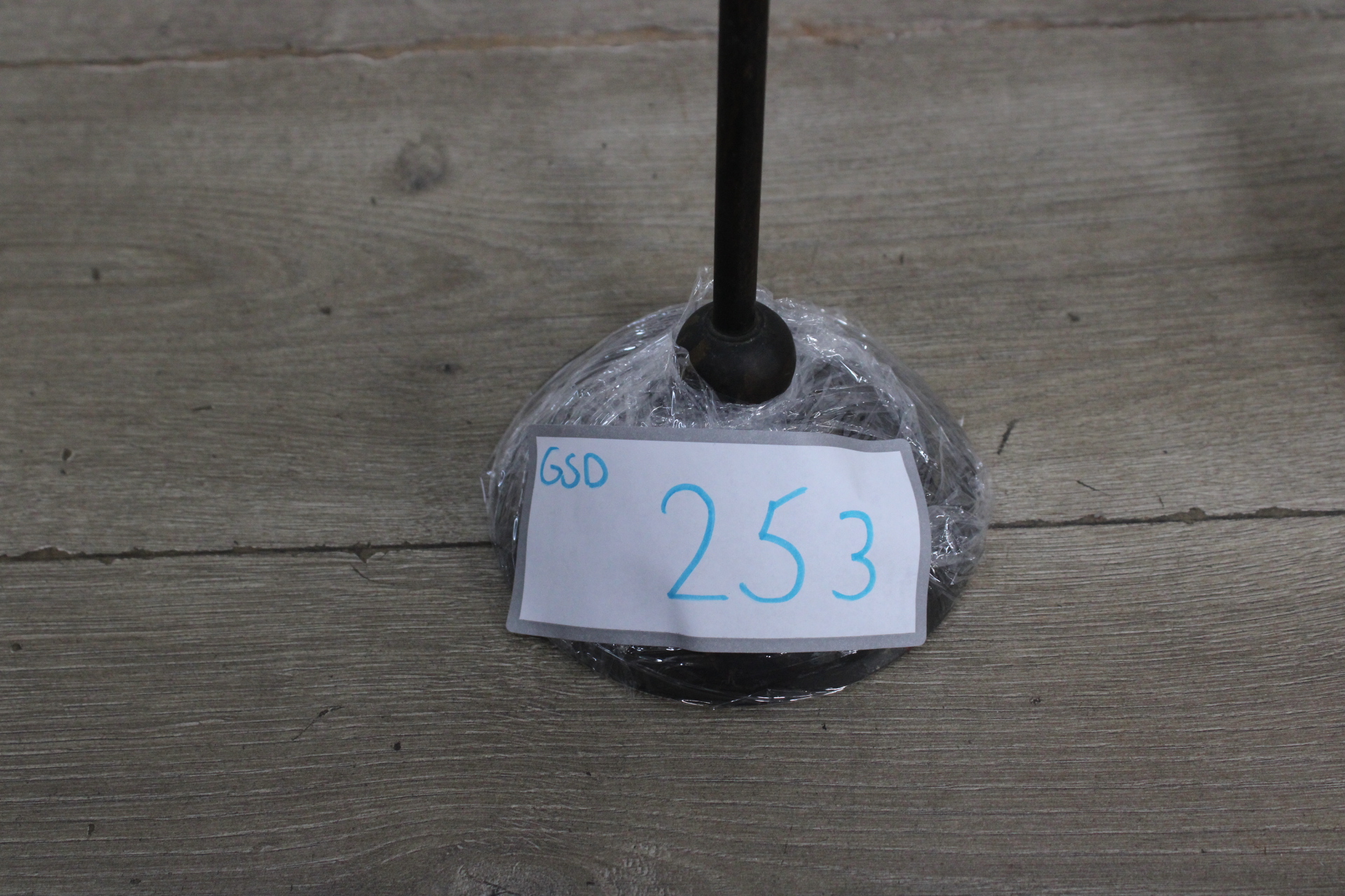 Smeedijzeren kandelaar hoge staand model'' – foto 9 – kavel bij GSD Auctions, Zoeterwoude