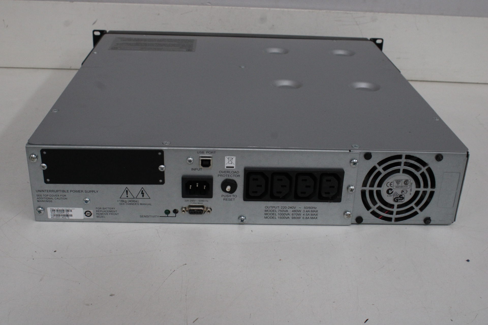 APC Smart-UPS 1500 rackmount batterij backup – foto 10 – kavel bij GSD Auctions, Zoeterwoude