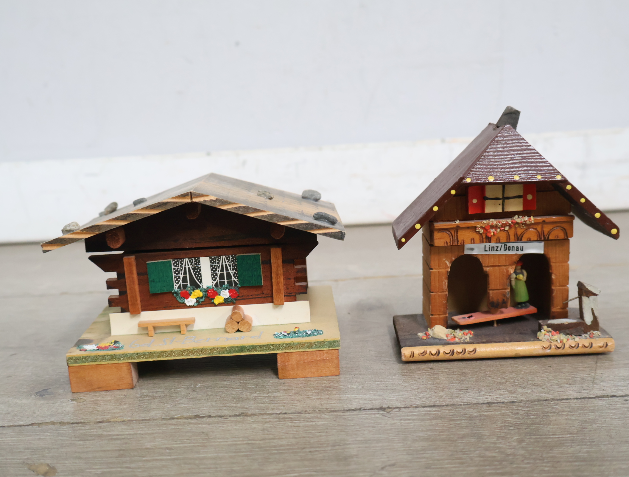 Set van twee houten muziekhuisjes – foto 3 – kavel bij GSD Auctions, Zoeterwoude