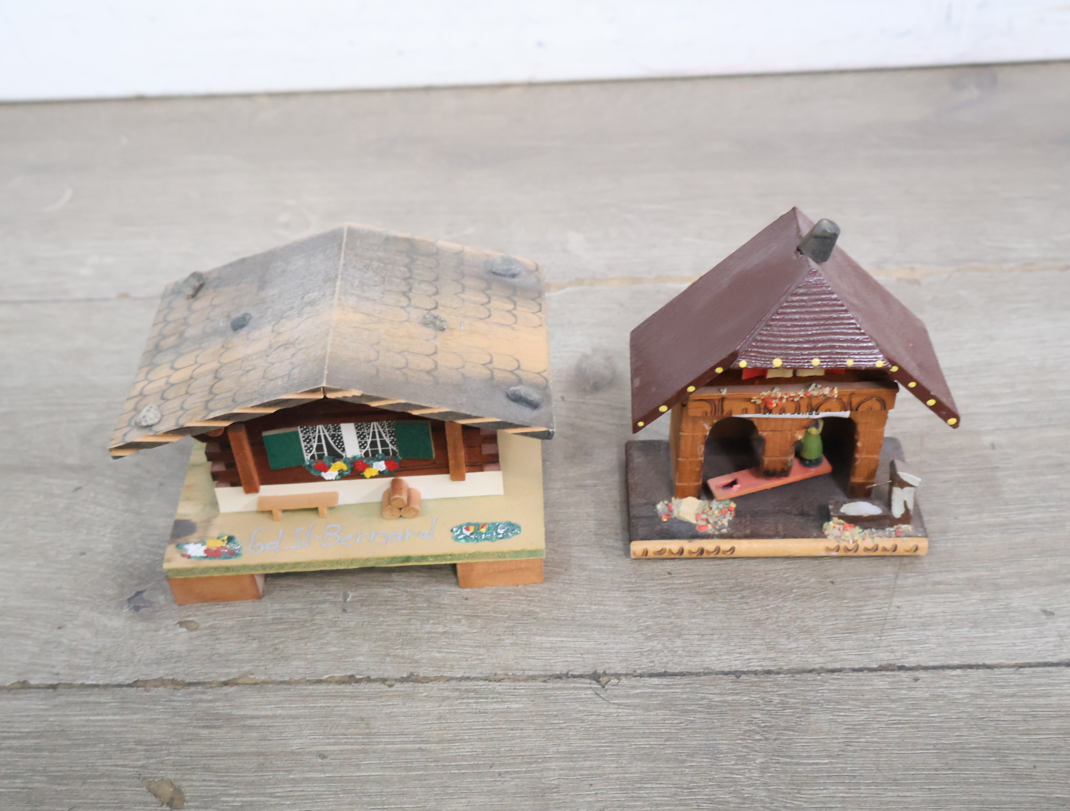 Set van twee houten muziekhuisjes – foto 5 – kavel bij GSD Auctions, Zoeterwoude
