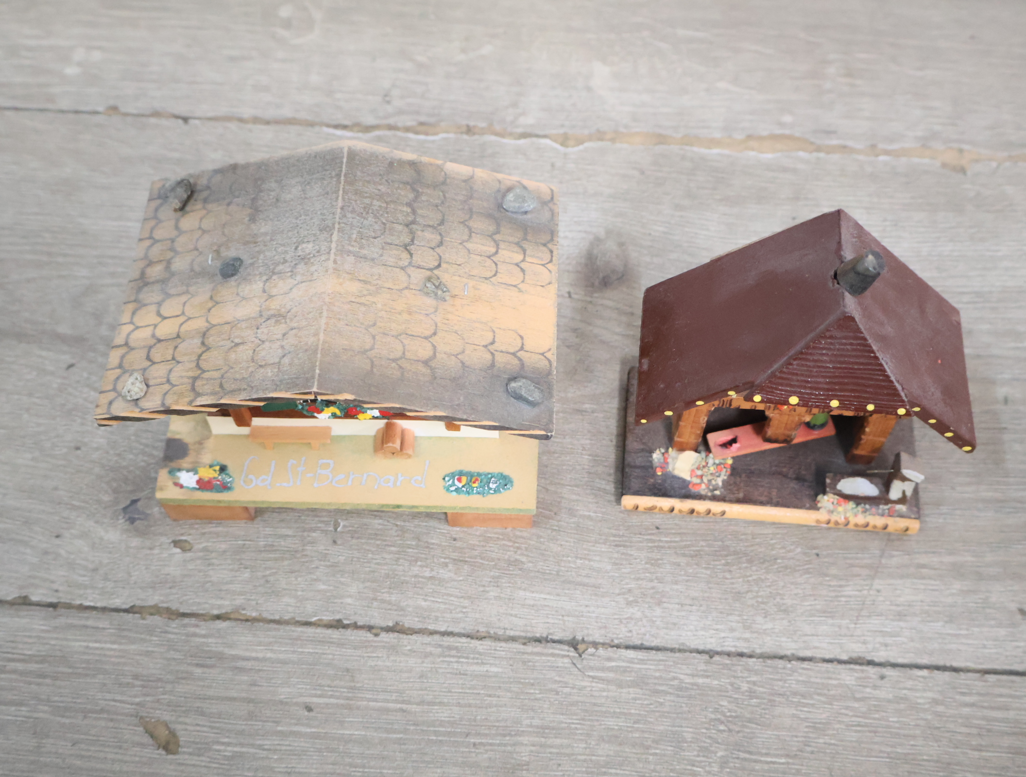 Set van twee houten muziekhuisjes – foto 6 – kavel bij GSD Auctions, Zoeterwoude