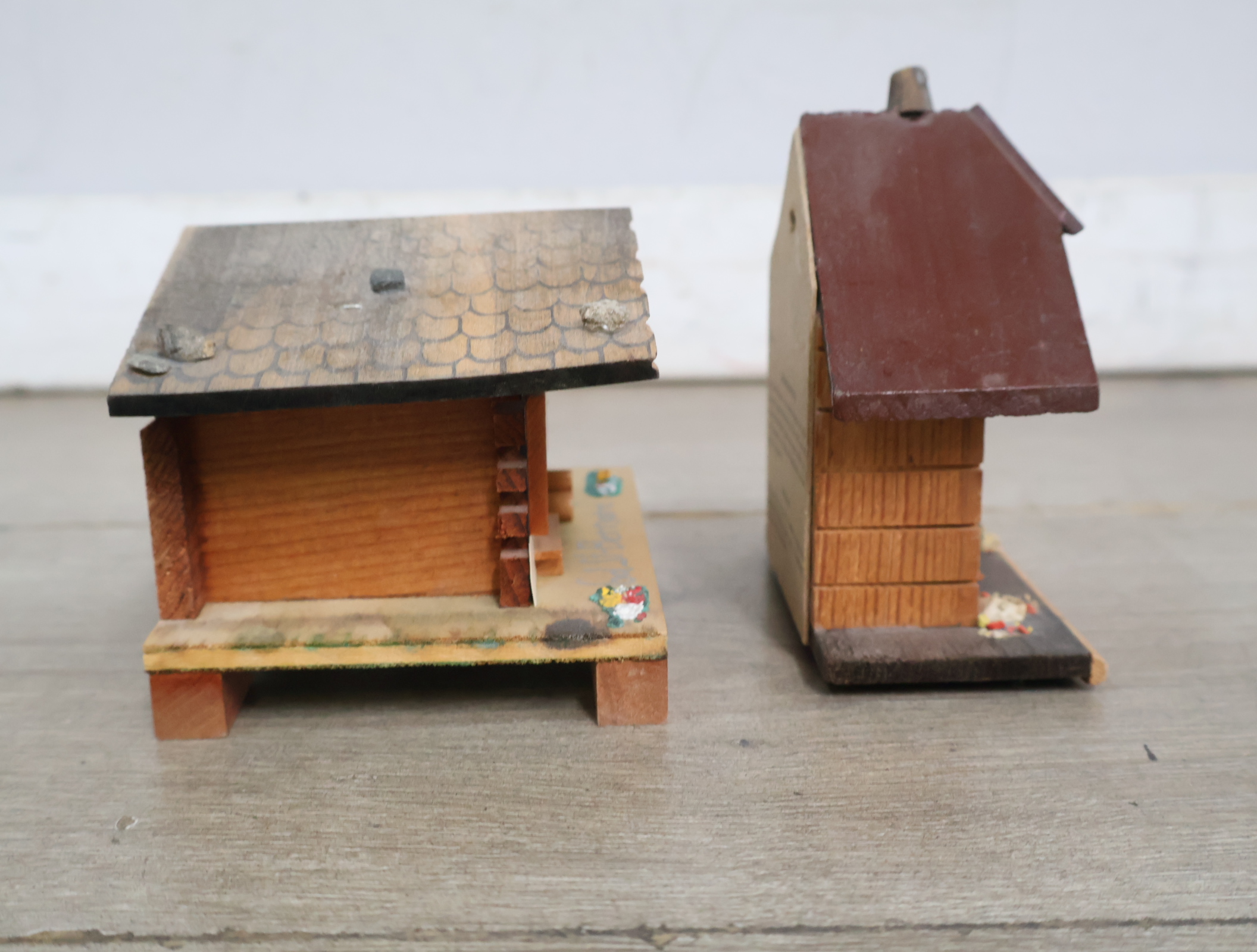 Set van twee houten muziekhuisjes – foto 8 – kavel bij GSD Auctions, Zoeterwoude