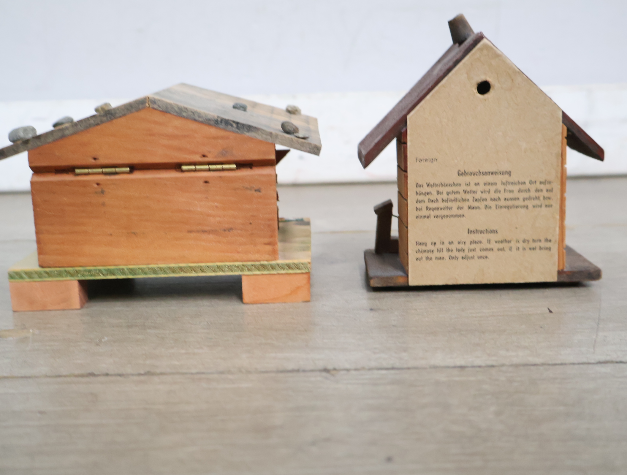 Set van twee houten muziekhuisjes – foto 9 – kavel bij GSD Auctions, Zoeterwoude