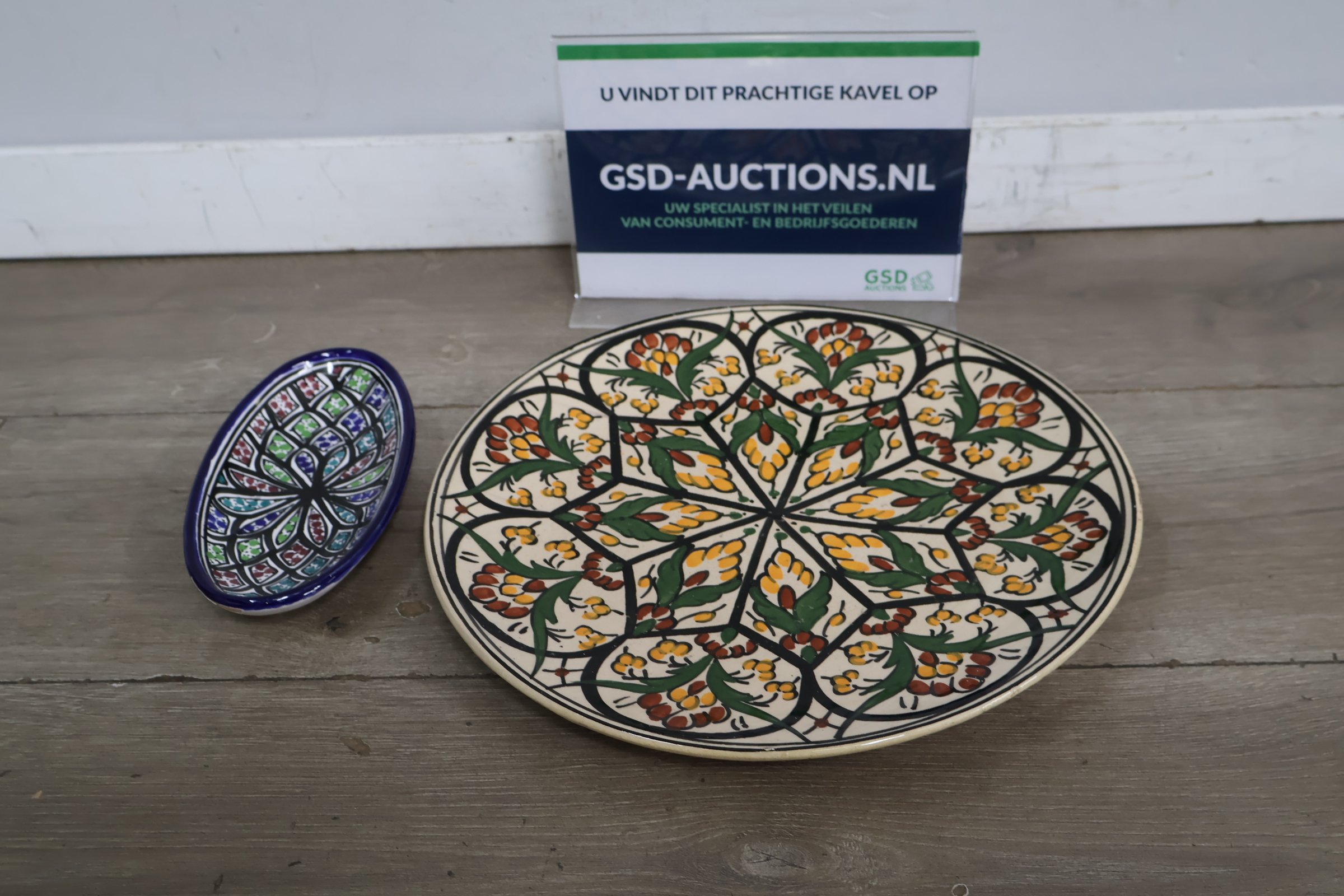Set decoratieve borden met bloemmotieven'' – foto 2 – kavel bij GSD Auctions, Zoeterwoude
