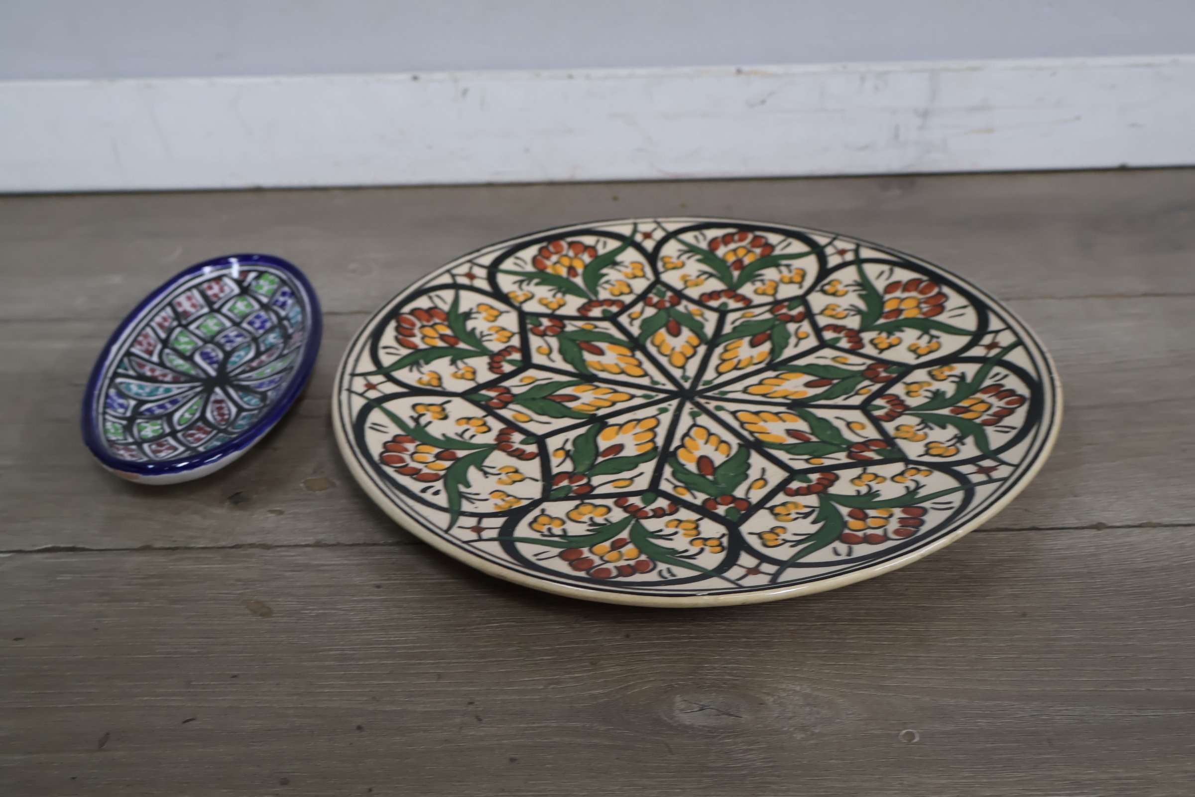 Set decoratieve borden met bloemmotieven'' – foto 4 – kavel bij GSD Auctions, Zoeterwoude