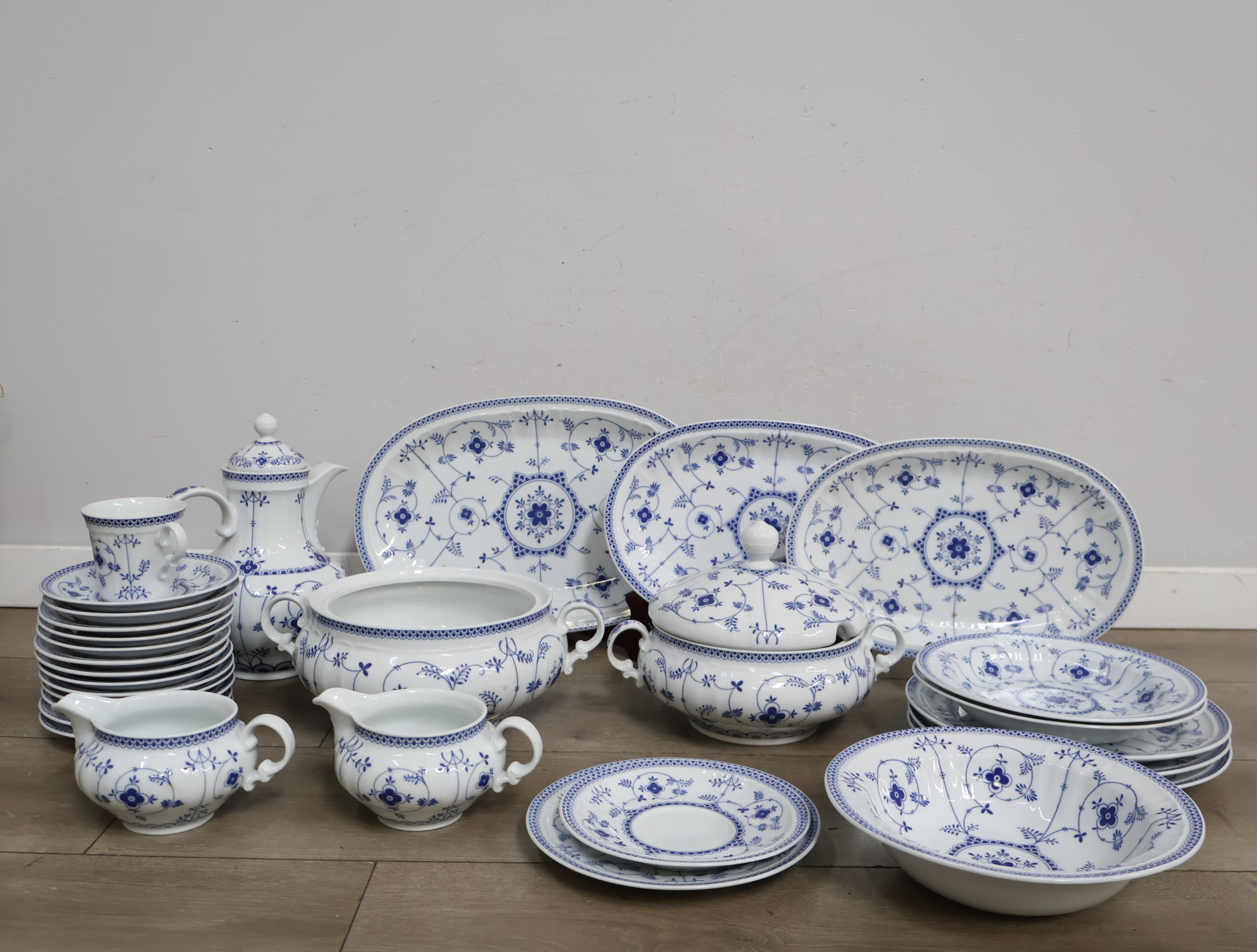 Compleet Blauwwit Eschenbach servies – foto 4 – kavel bij GSD Auctions, Zoeterwoude