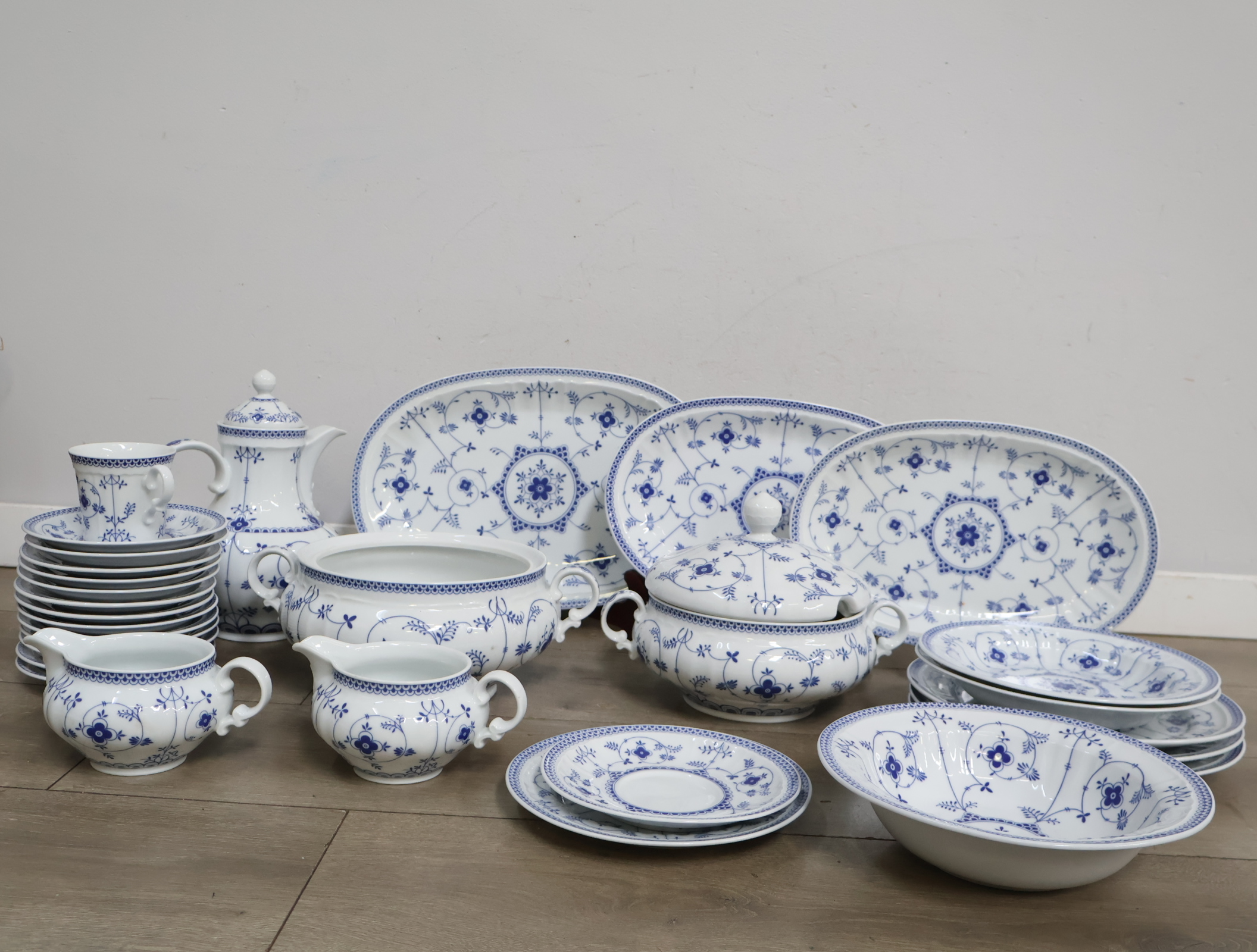 Compleet Blauwwit Eschenbach servies – foto 5 – kavel bij GSD Auctions, Zoeterwoude