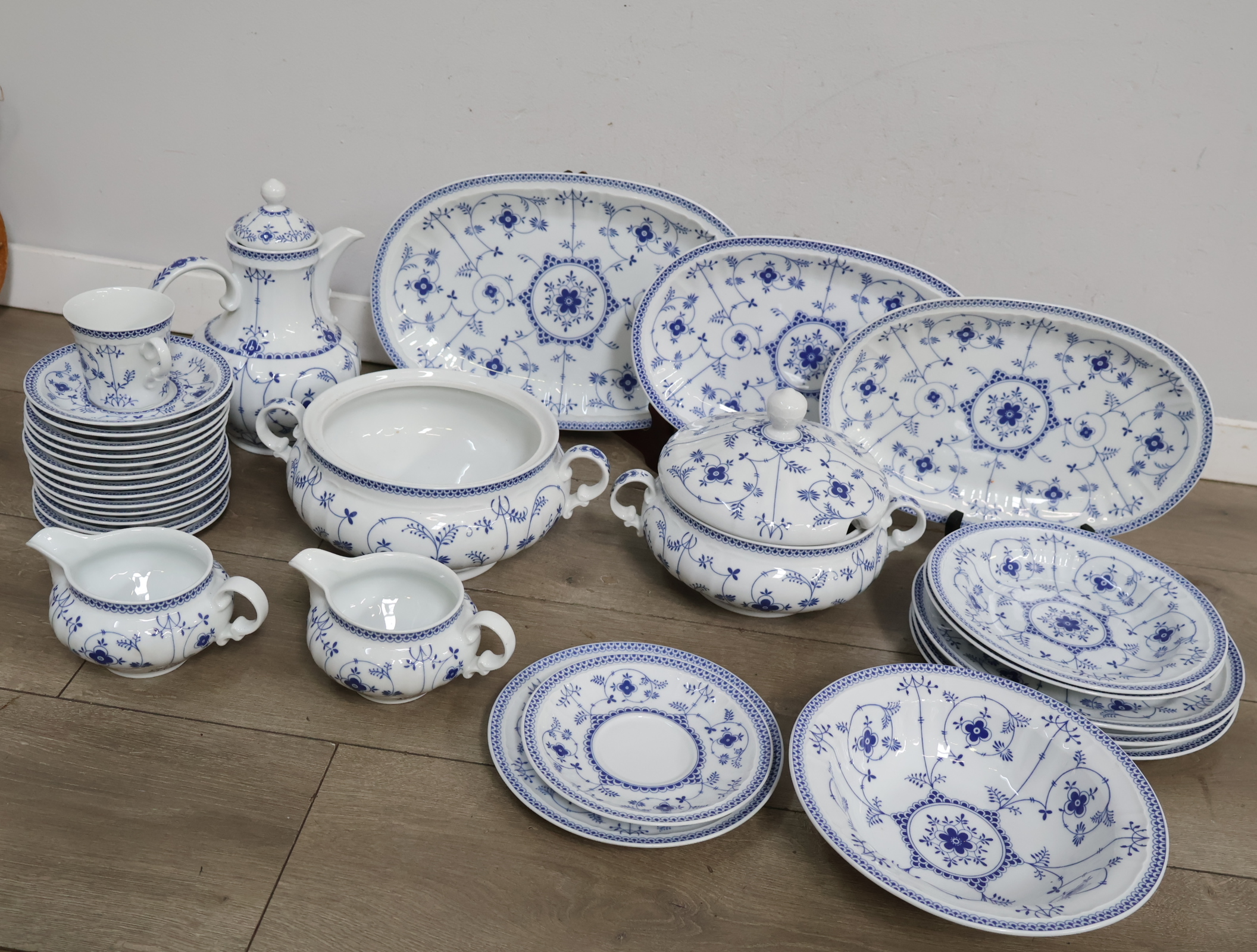Compleet Blauwwit Eschenbach servies – foto 6 – kavel bij GSD Auctions, Zoeterwoude