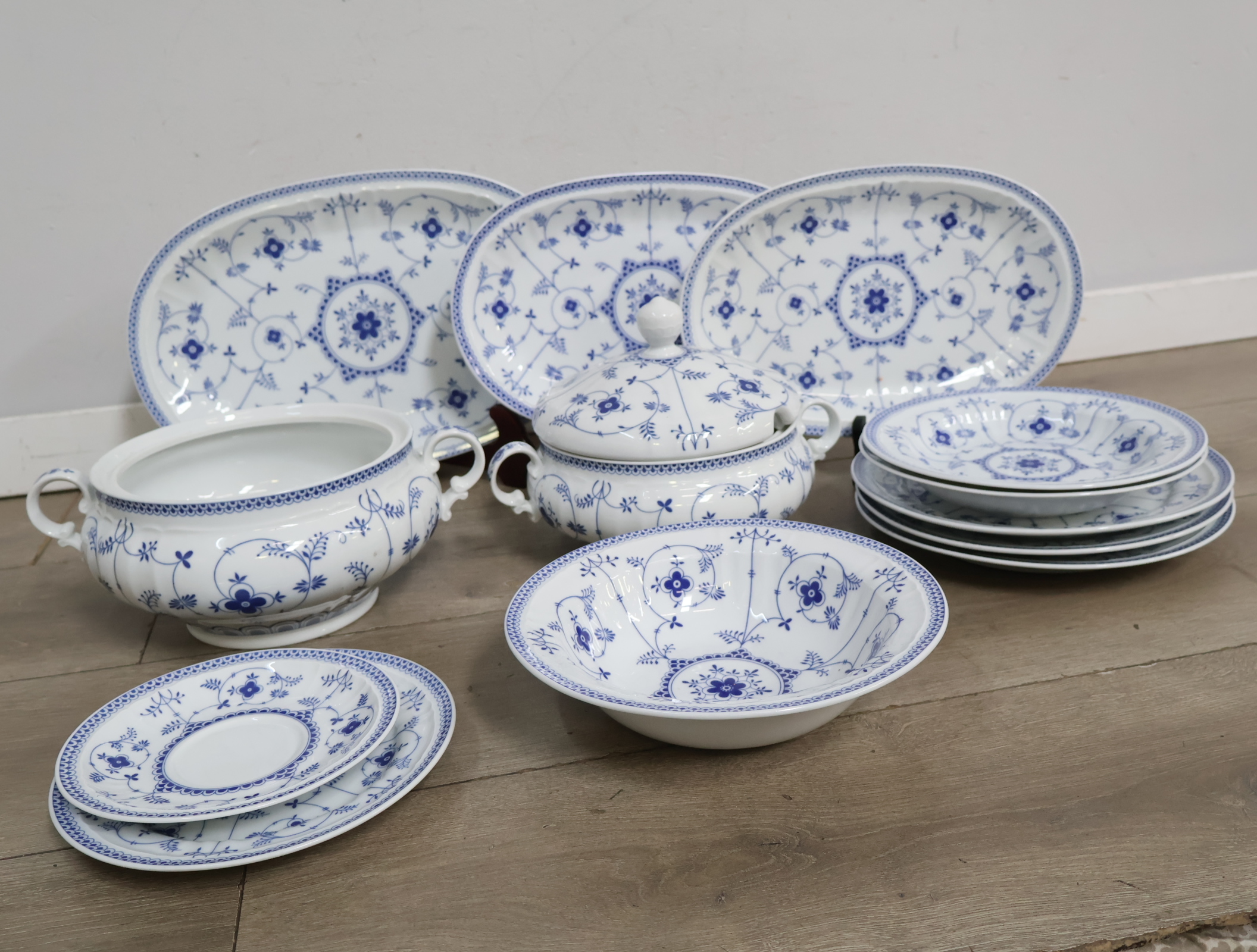 Compleet Blauwwit Eschenbach servies – foto 8 – kavel bij GSD Auctions, Zoeterwoude