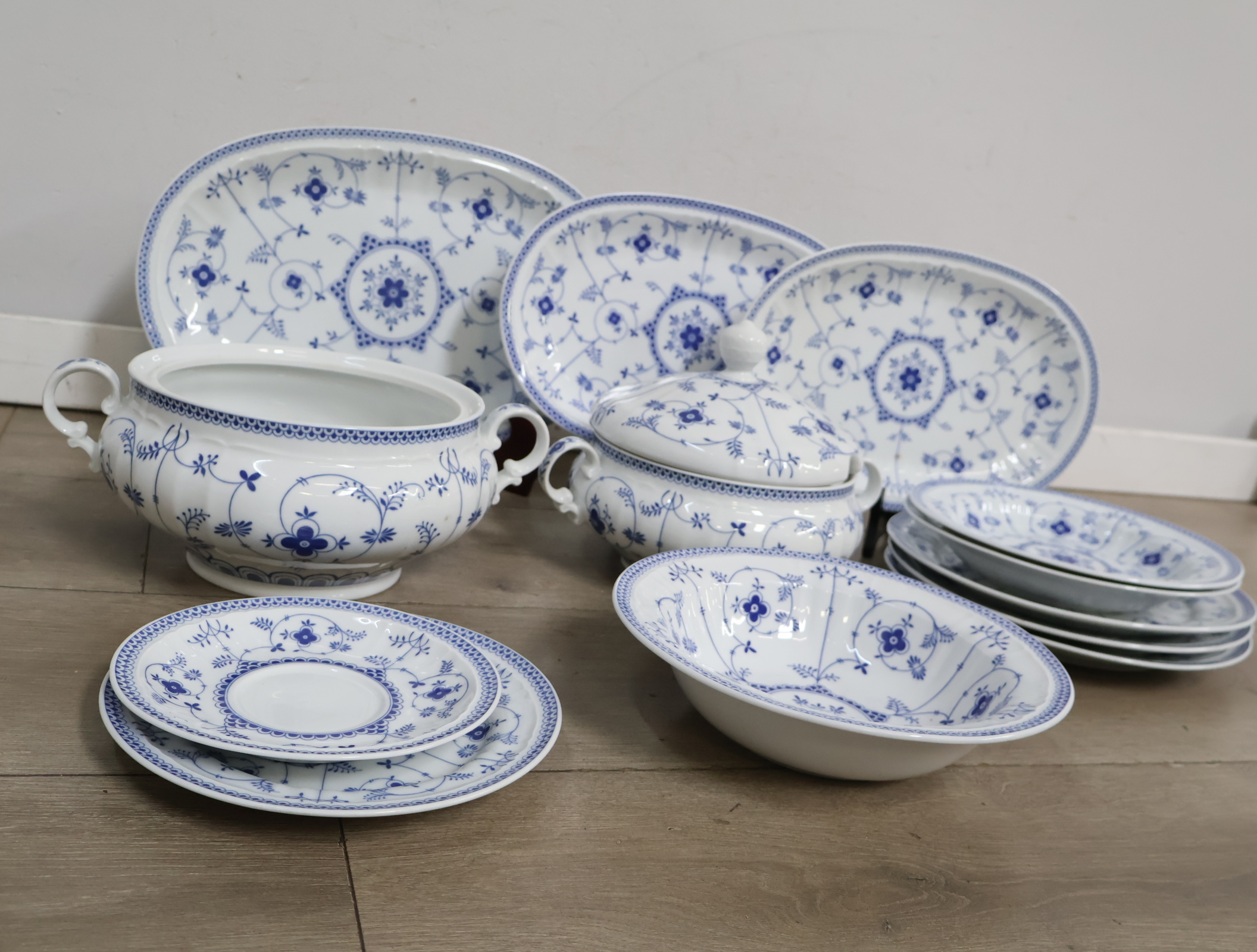 Compleet Blauwwit Eschenbach servies – foto 9 – kavel bij GSD Auctions, Zoeterwoude