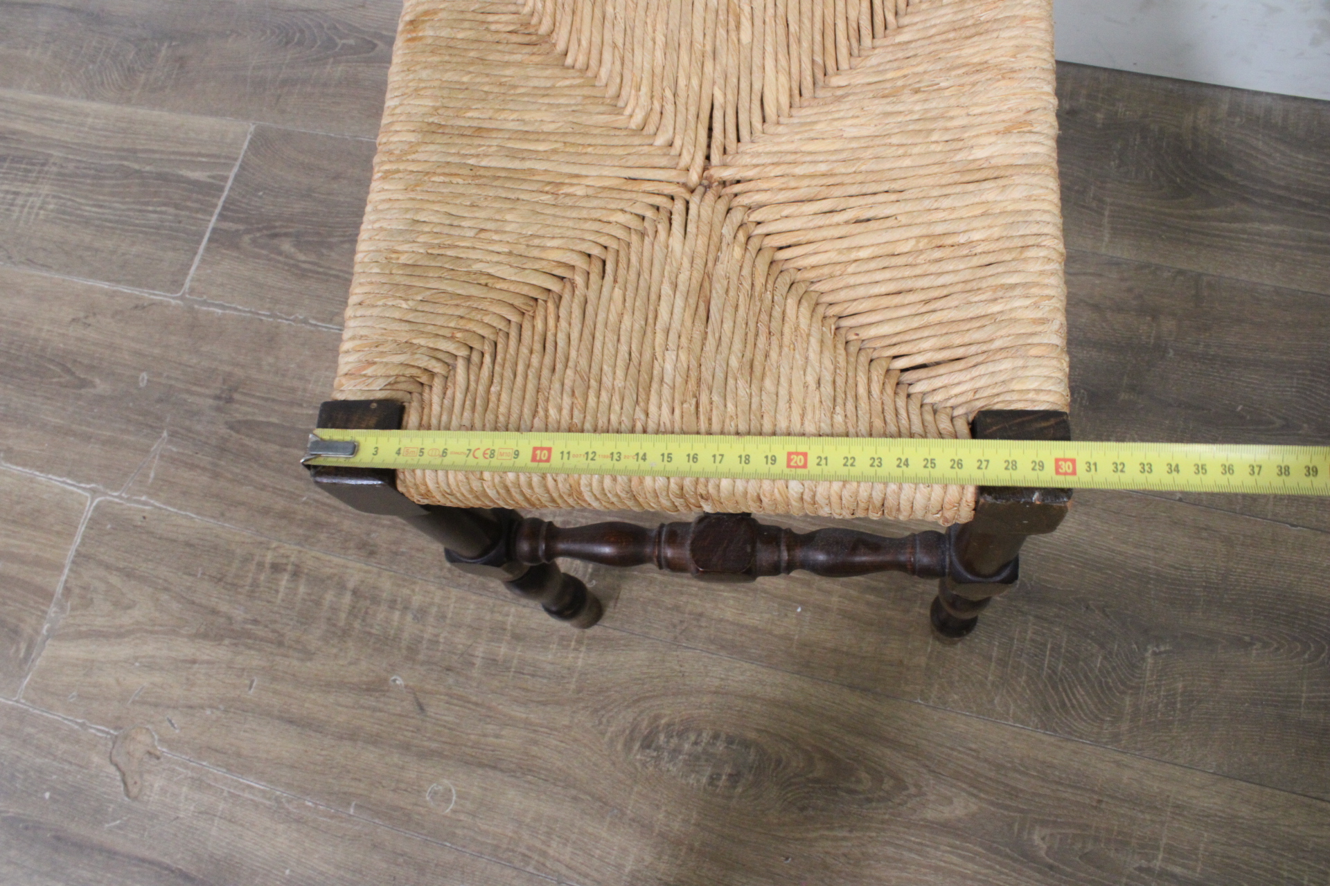 Antieke kruk met gevlochten zitvlak' – foto 7 – kavel bij GSD Auctions, Zoeterwoude