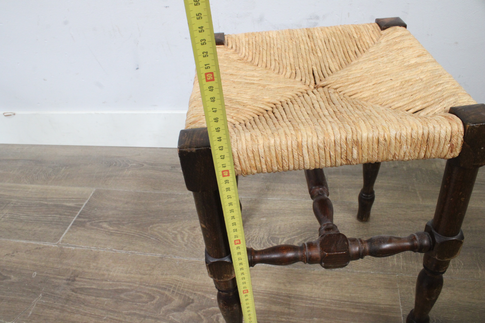 Antieke kruk met gevlochten zitvlak' – foto 8 – kavel bij GSD Auctions, Zoeterwoude