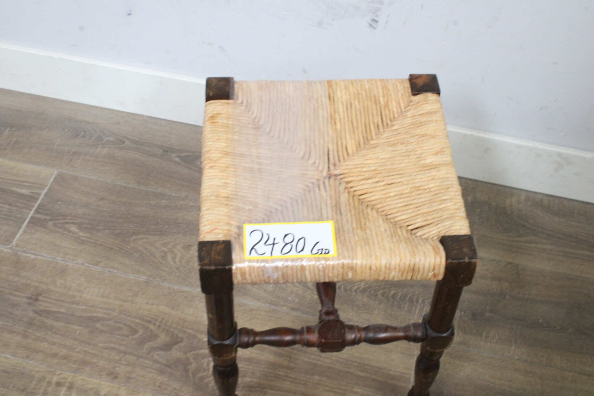 Antieke kruk met gevlochten zitvlak' – foto 9 – kavel bij GSD Auctions, Zoeterwoude