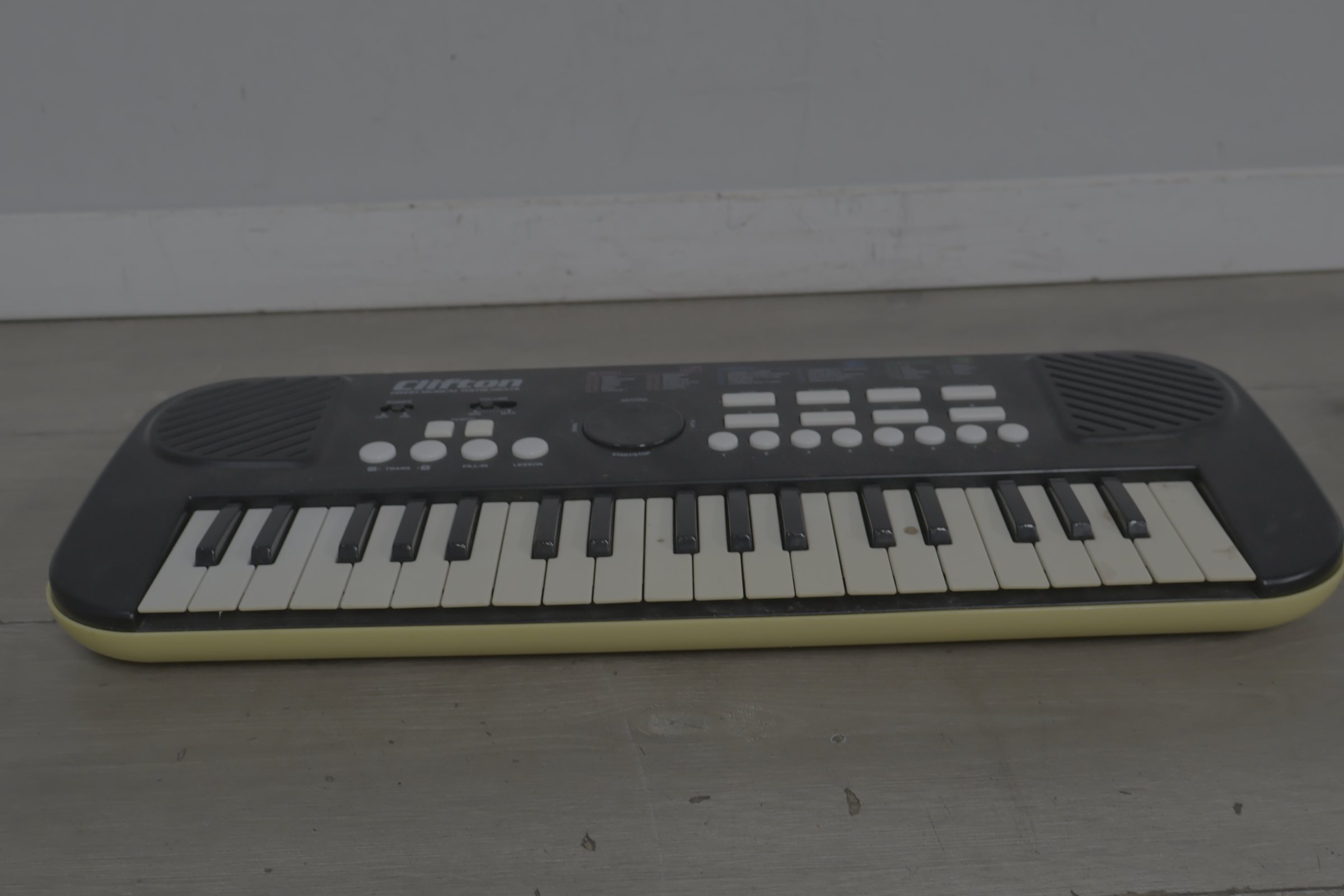Elektronisch Clifton keyboard – foto 3 – kavel bij GSD Auctions, Zoeterwoude