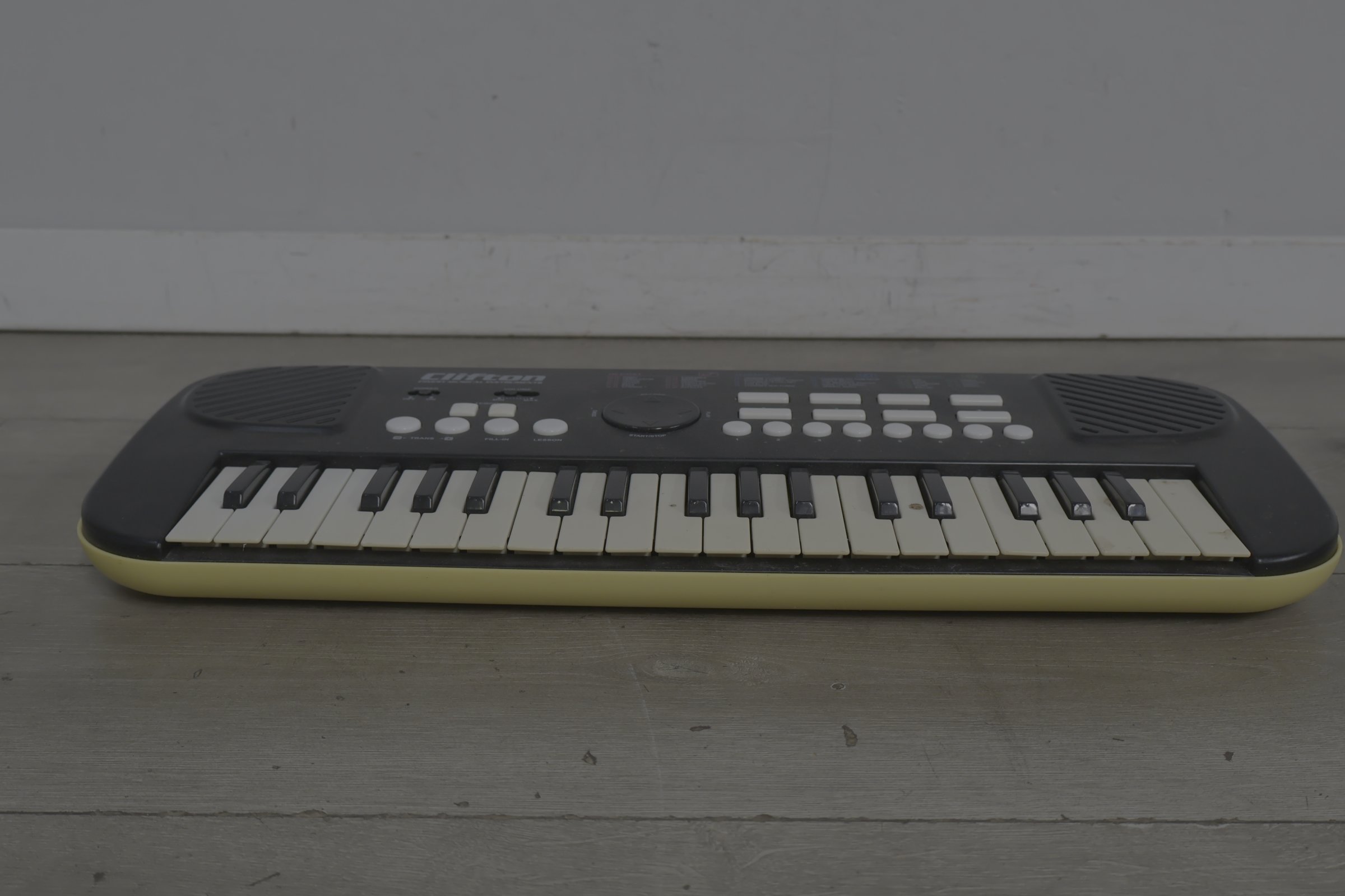 Elektronisch Clifton keyboard – foto 4 – kavel bij GSD Auctions, Zoeterwoude