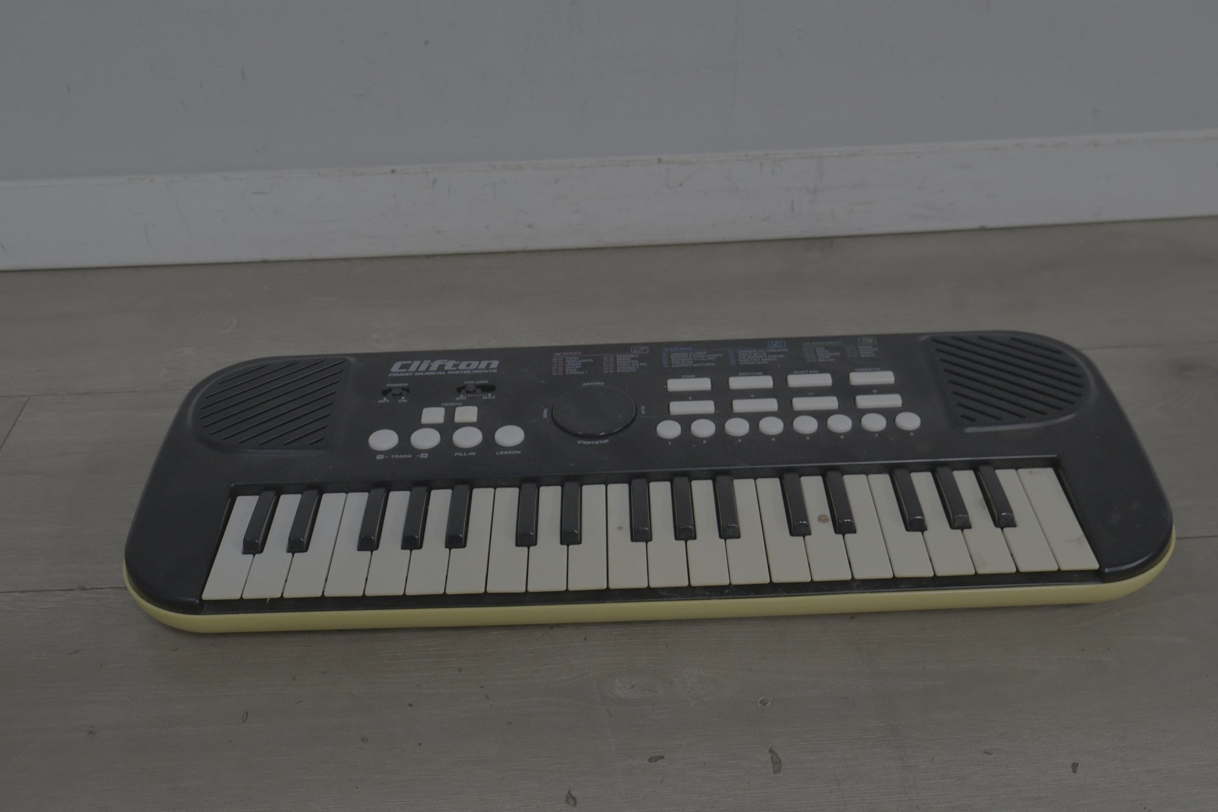 Elektronisch Clifton keyboard – foto 5 – kavel bij GSD Auctions, Zoeterwoude