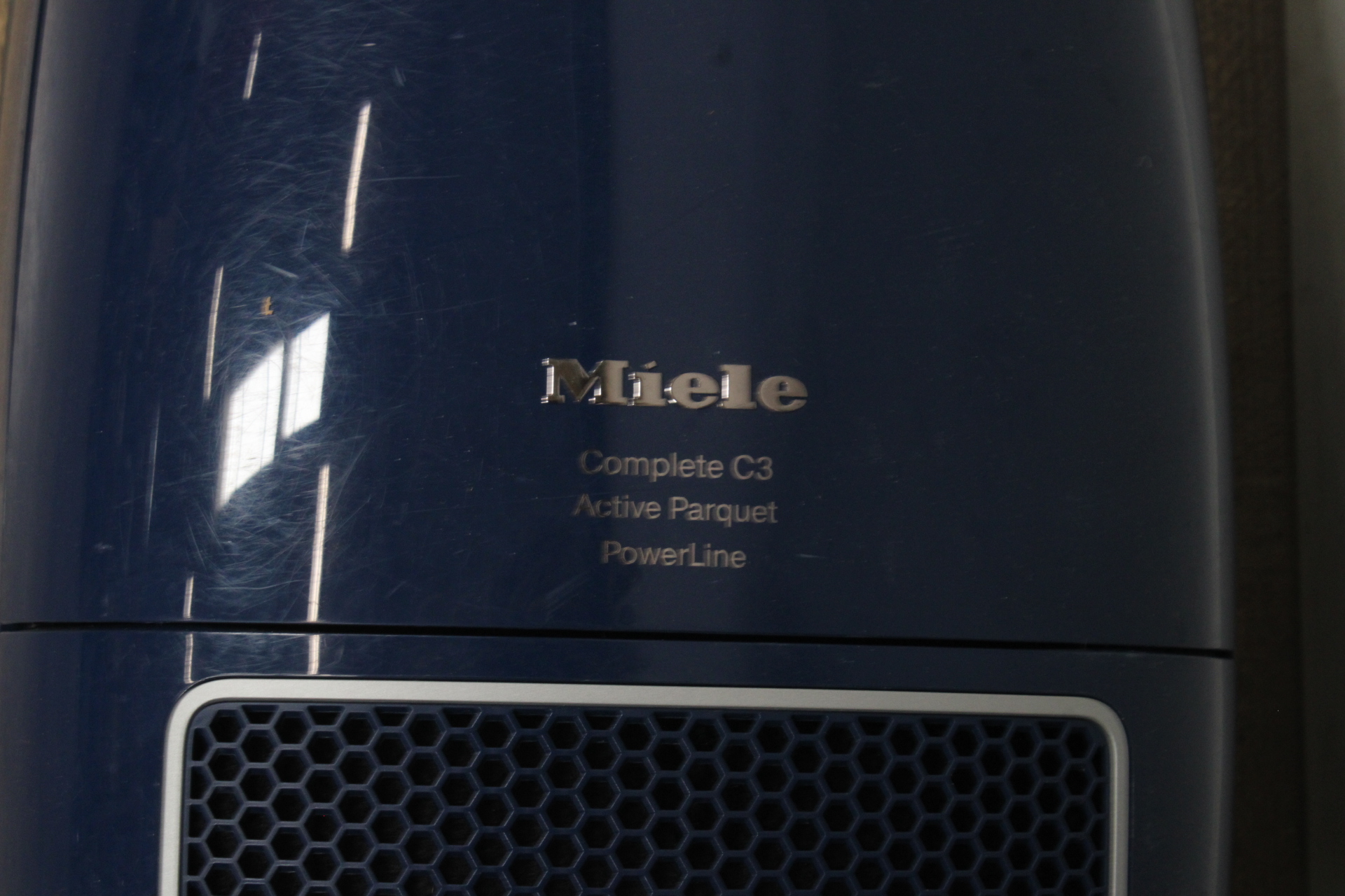 Miele Complete C3 Stofzuiger – foto 2 – kavel bij GSD Auctions, Zoeterwoude